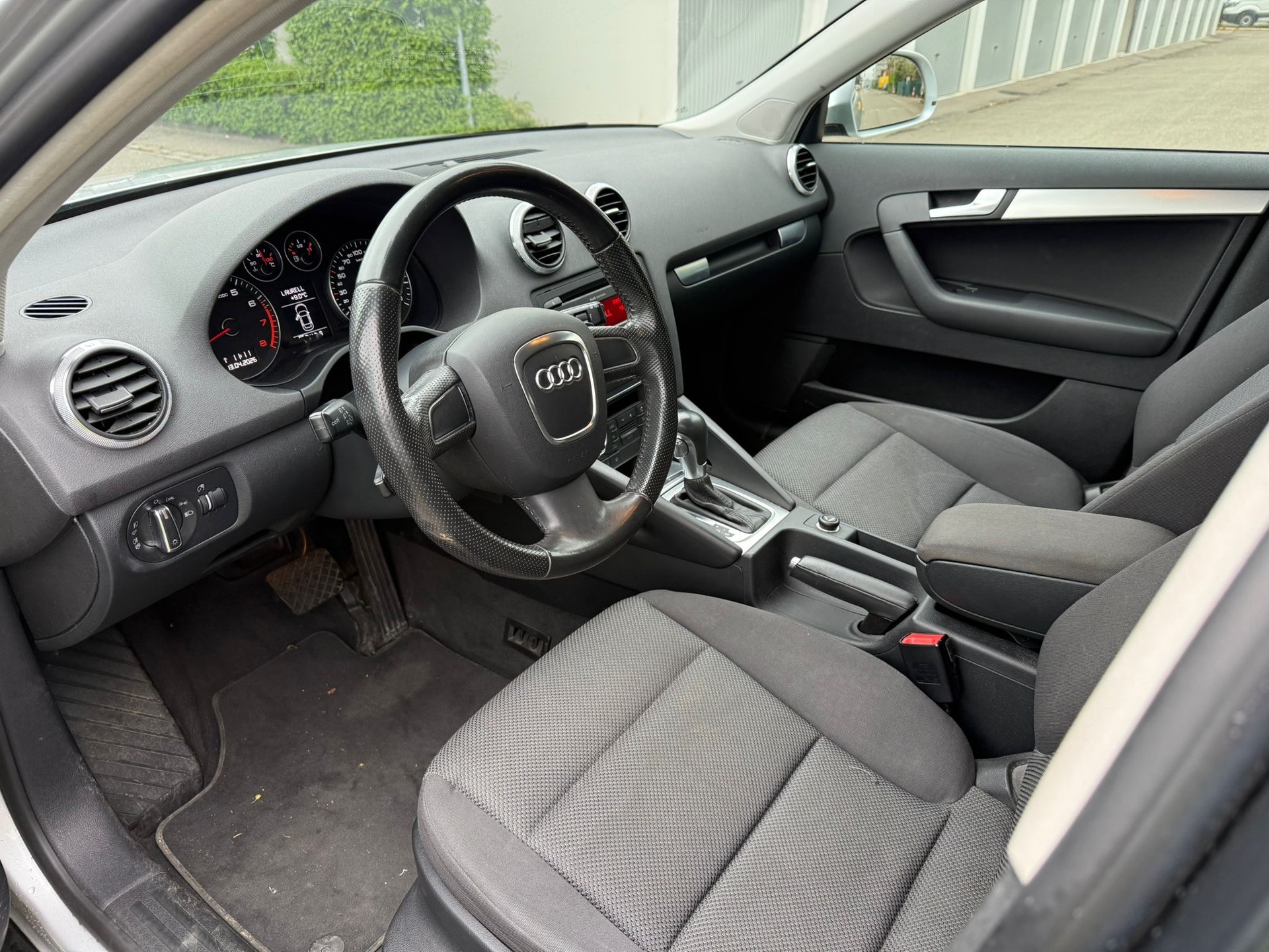 AUDI A3 Sportback 1.8 TFSI Attraction S-tronic-image-9