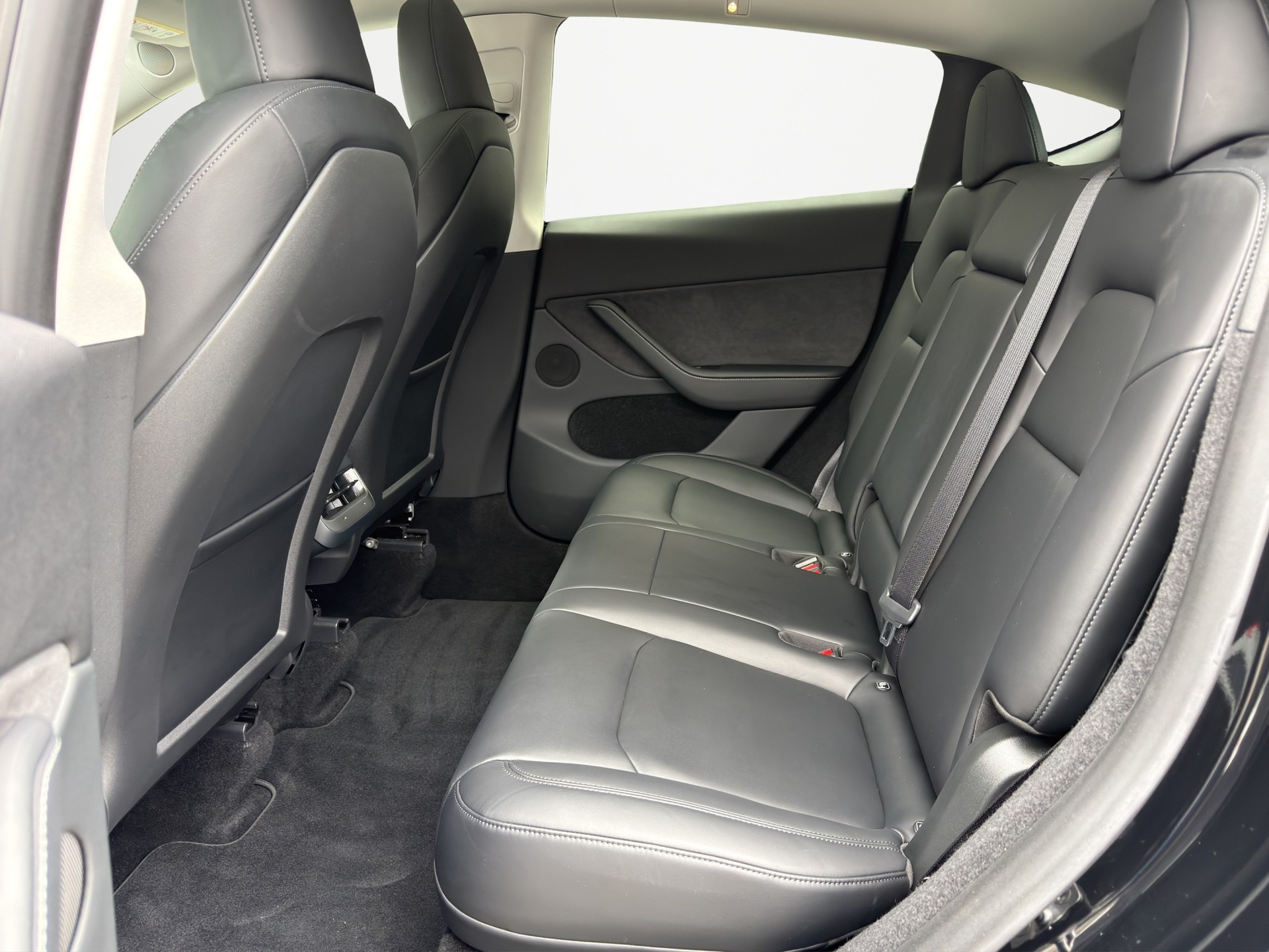 TESLA Model Y RWD-image-11