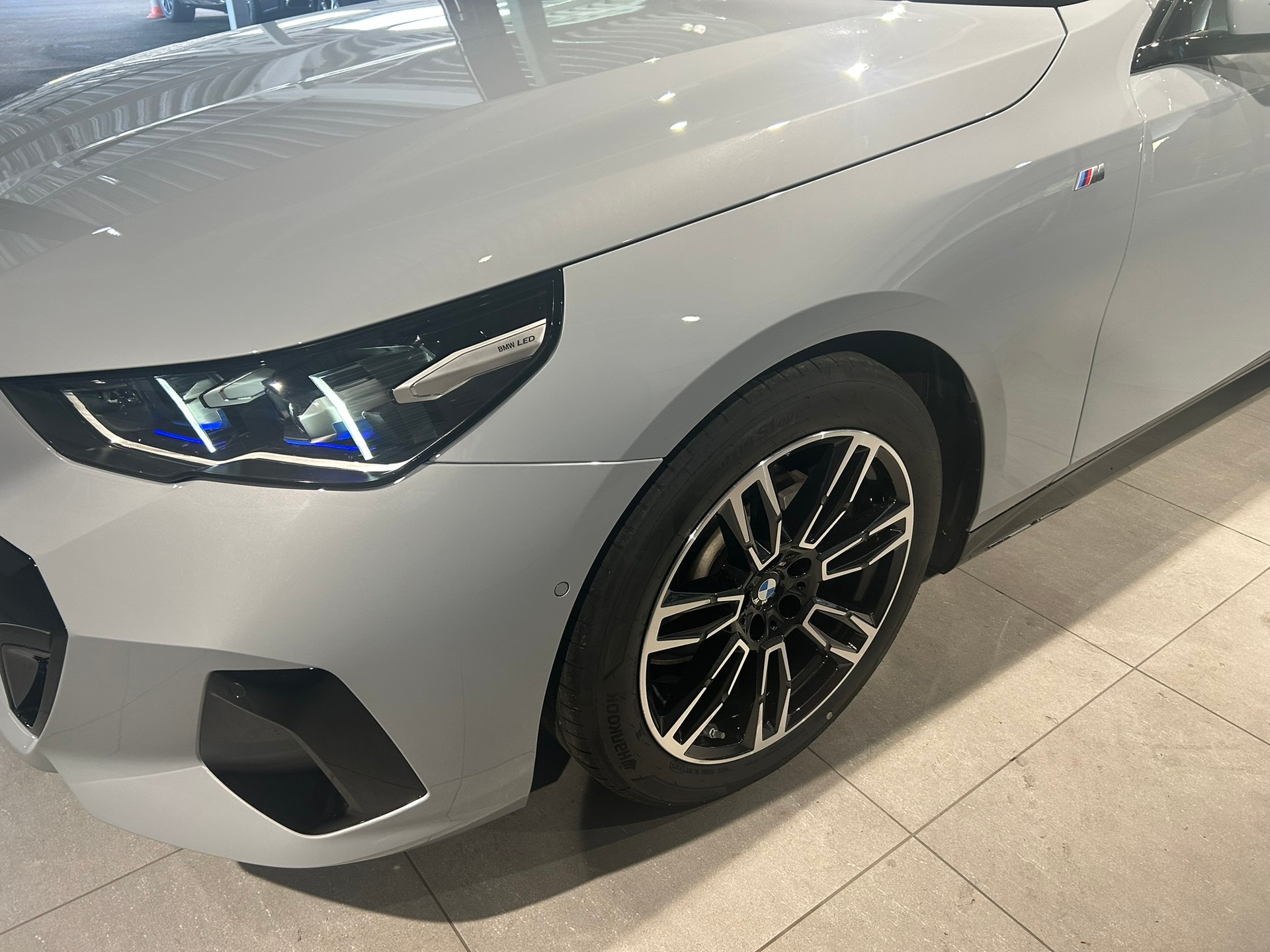 BMW 520d xDrive 48V Touring M Sport Steptronic-image-16