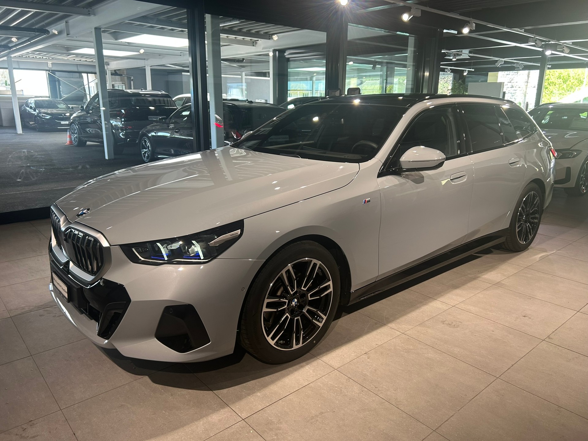 BMW 520d xDrive 48V Touring M Sport Steptronic-image-0