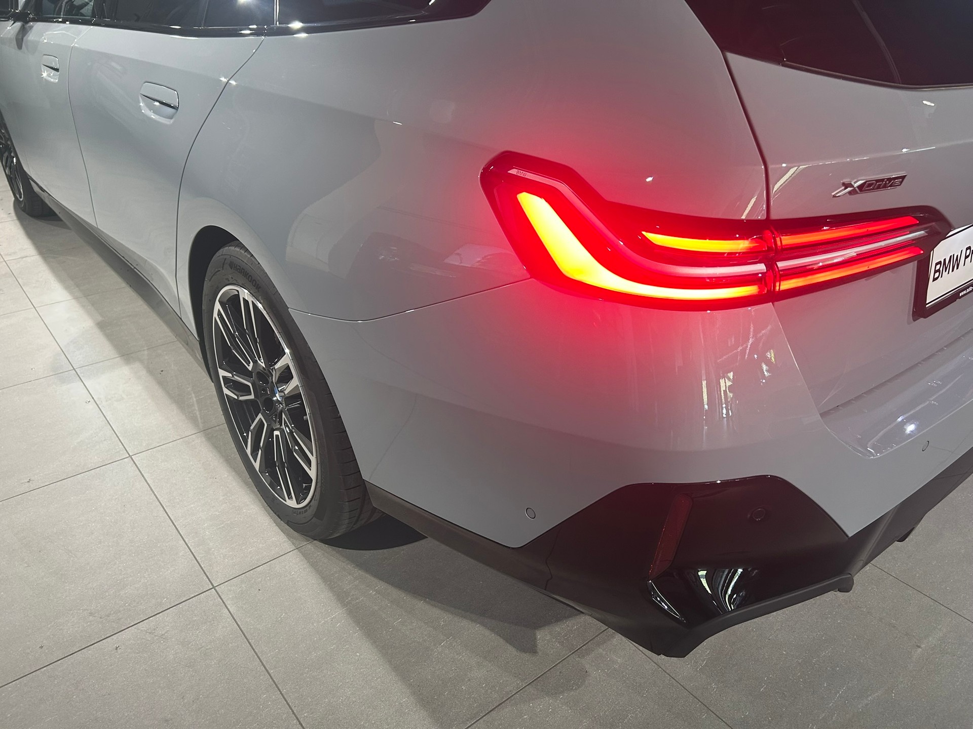 BMW 520d xDrive 48V Touring M Sport Steptronic-image-17
