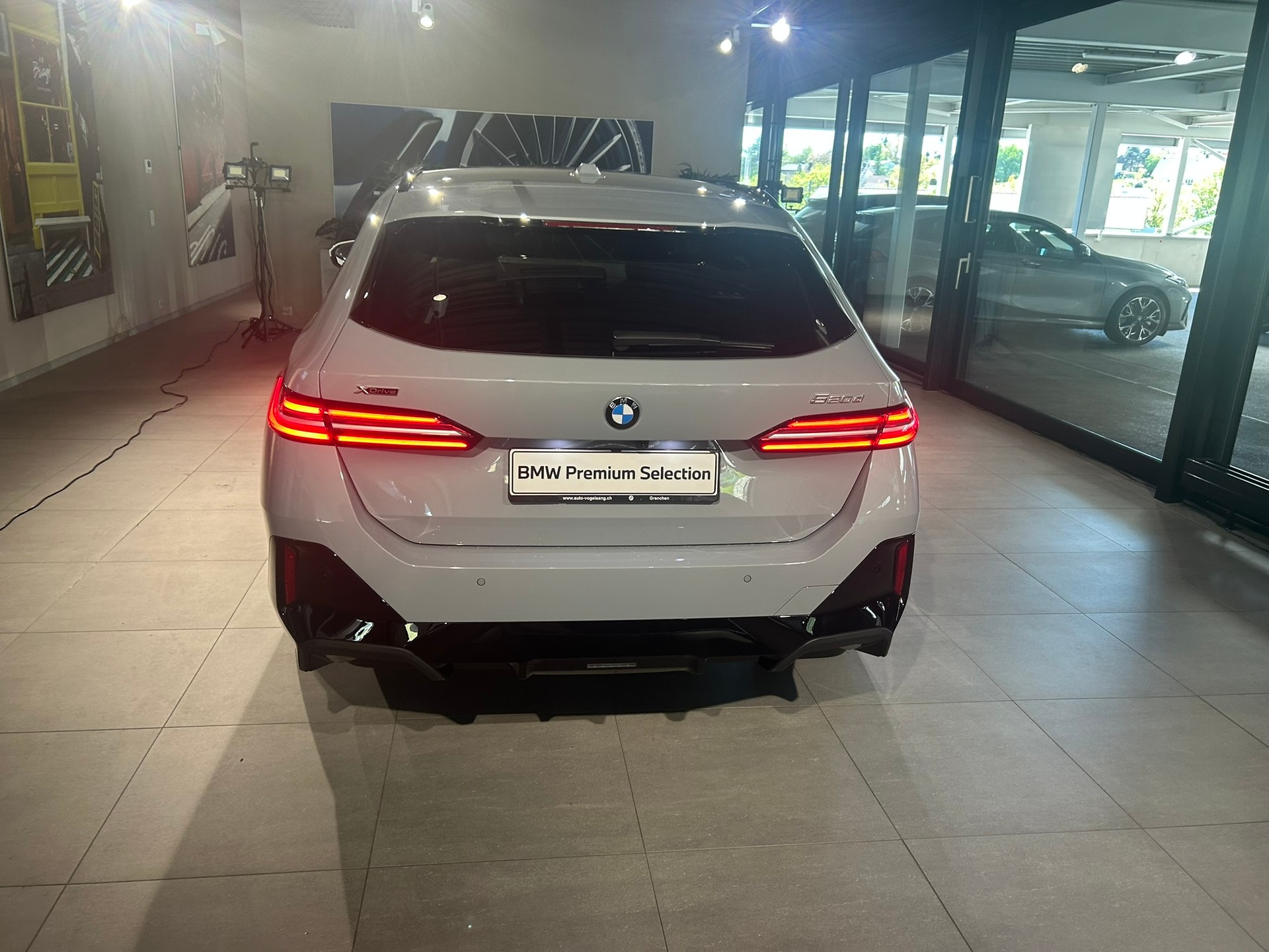 BMW 520d xDrive 48V Touring M Sport Steptronic-image-11