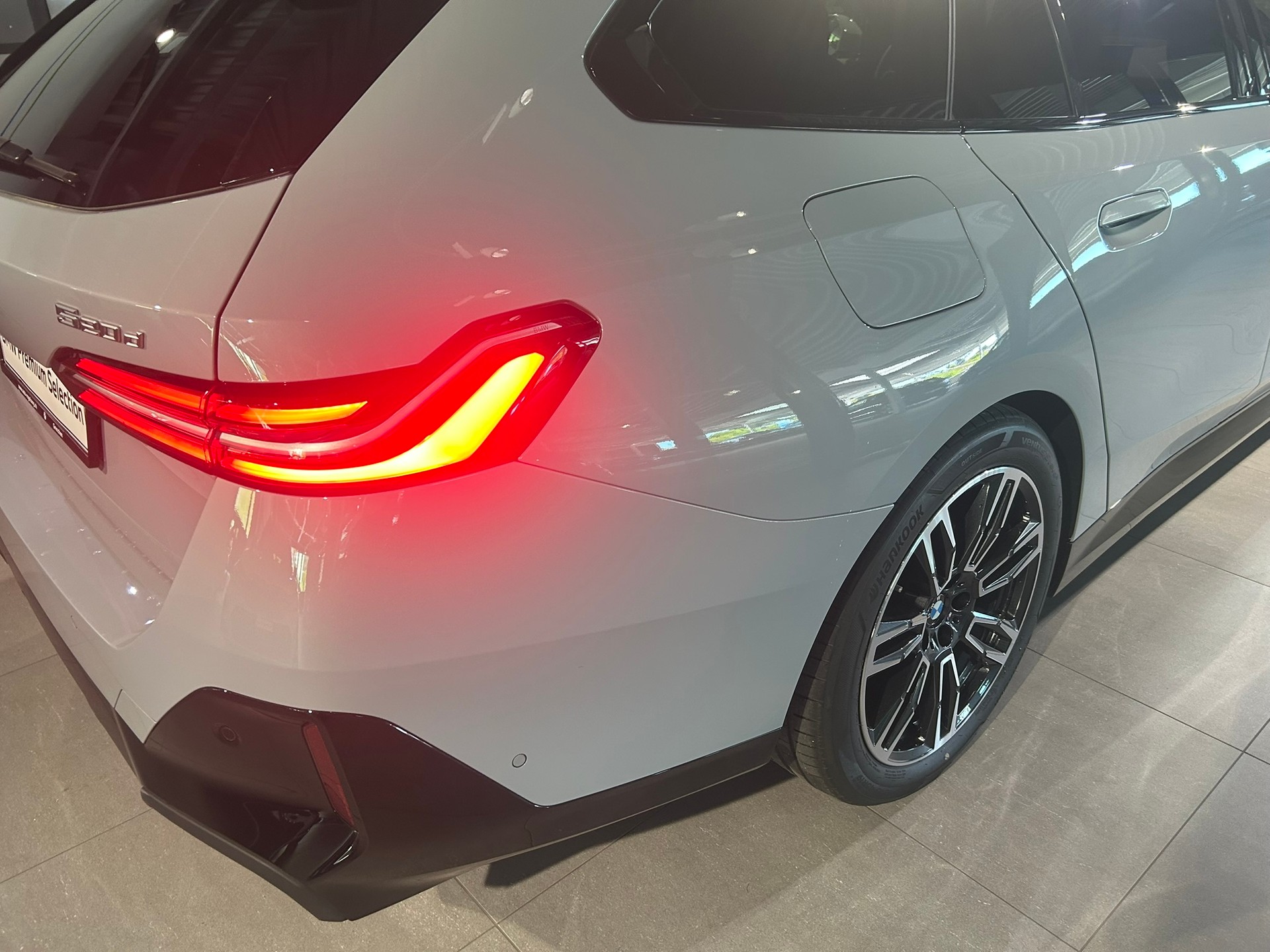 BMW 520d xDrive 48V Touring M Sport Steptronic-image-18