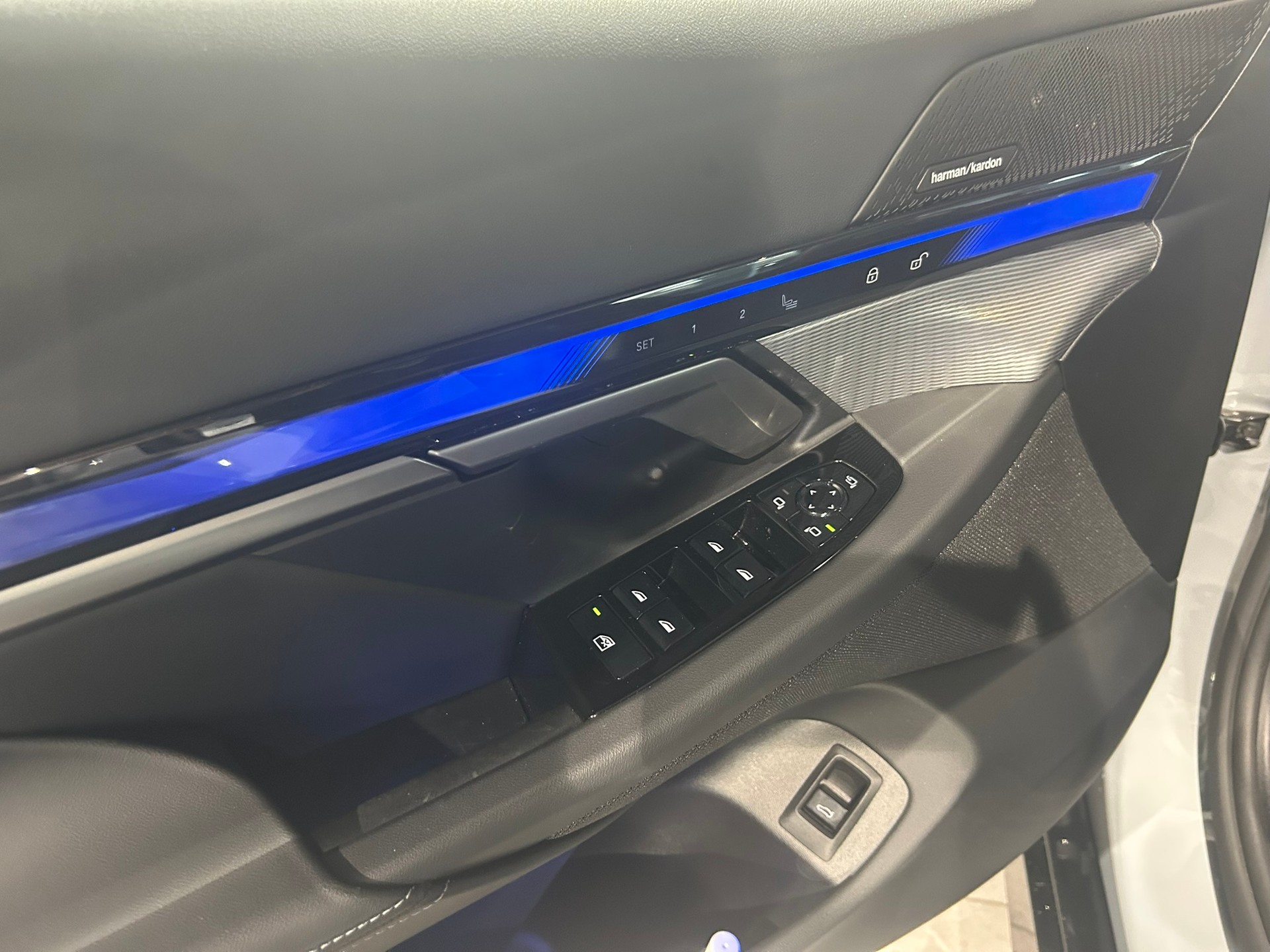 BMW 520d xDrive 48V Touring M Sport Steptronic-image-24