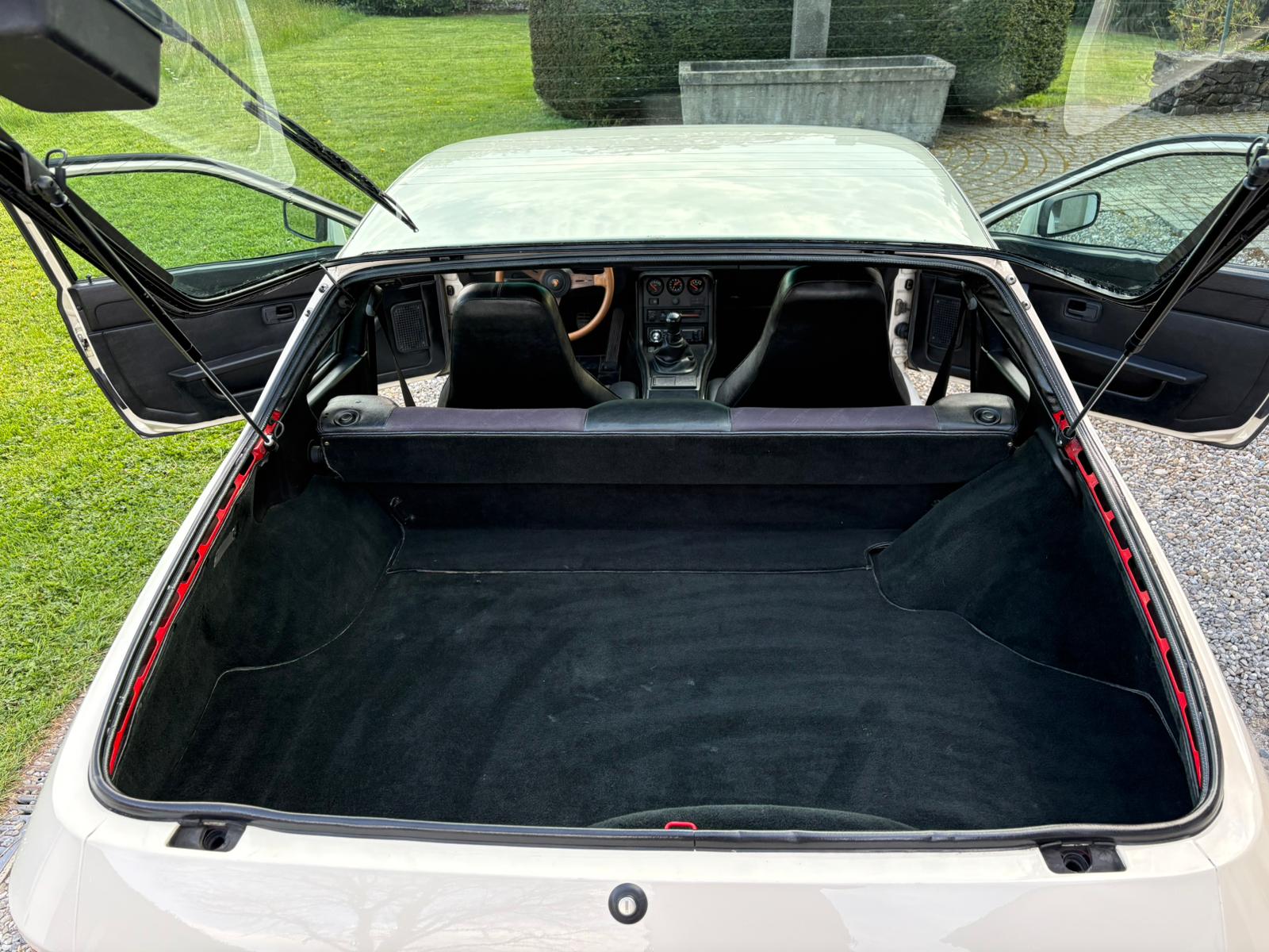 PORSCHE 924 S-image-5