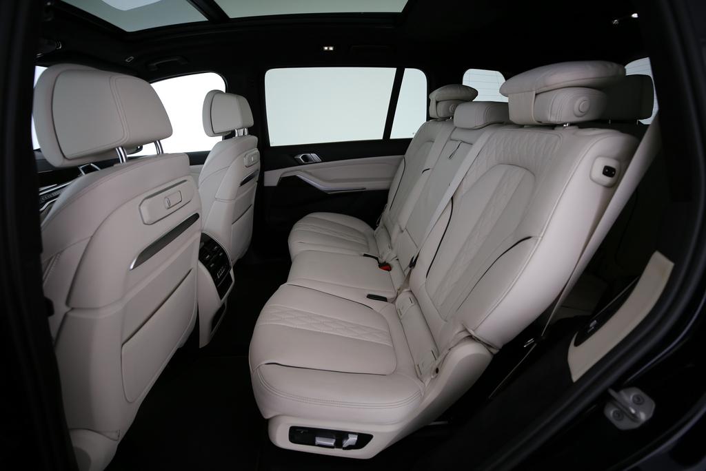 BMW X7 40d xDrive SAG-image-12