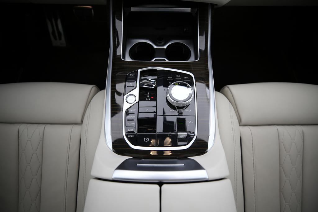 BMW X7 40d xDrive SAG-image-10