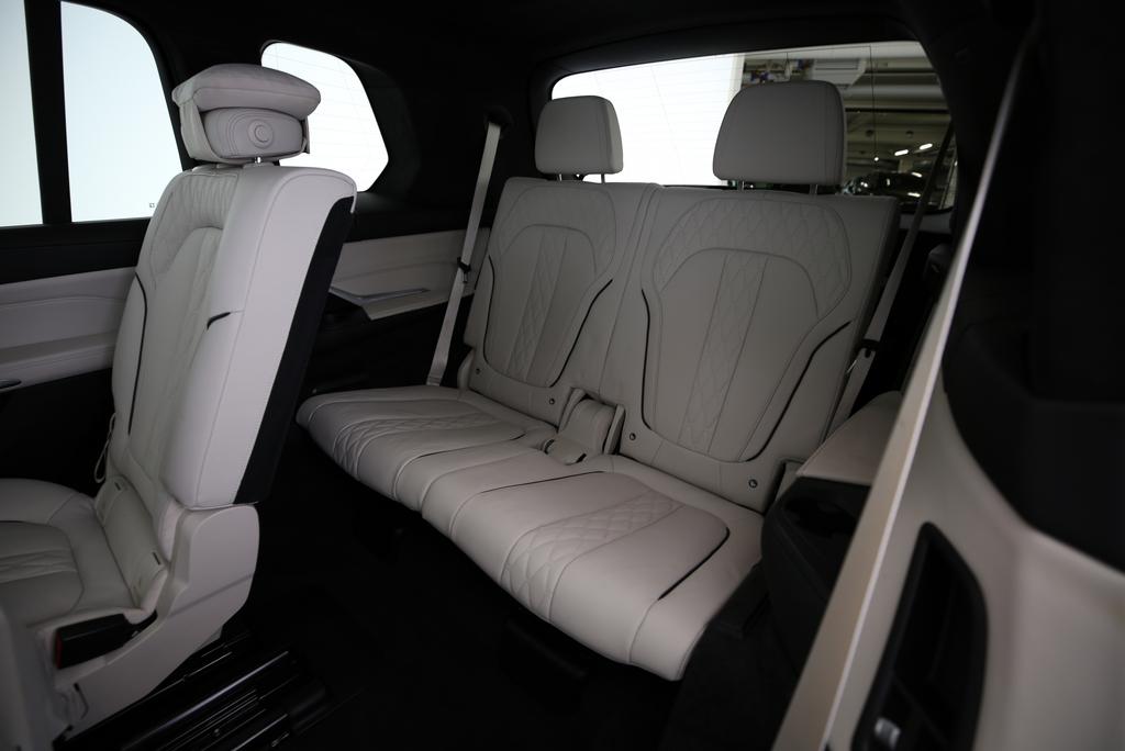 BMW X7 40d xDrive SAG-image-13