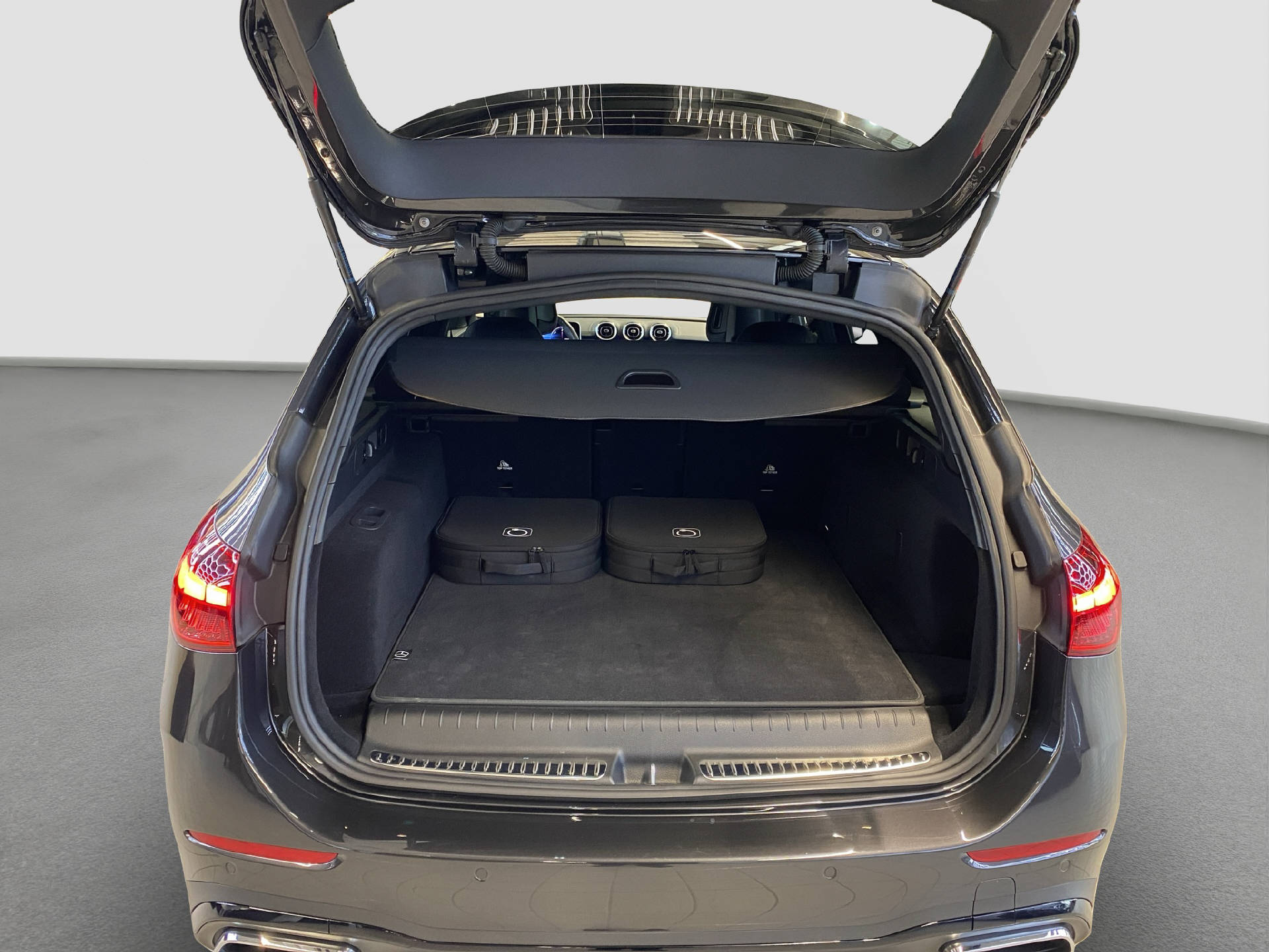 MERCEDES-BENZ C 300 de AMG Line 4MATIC Kombi-image-14