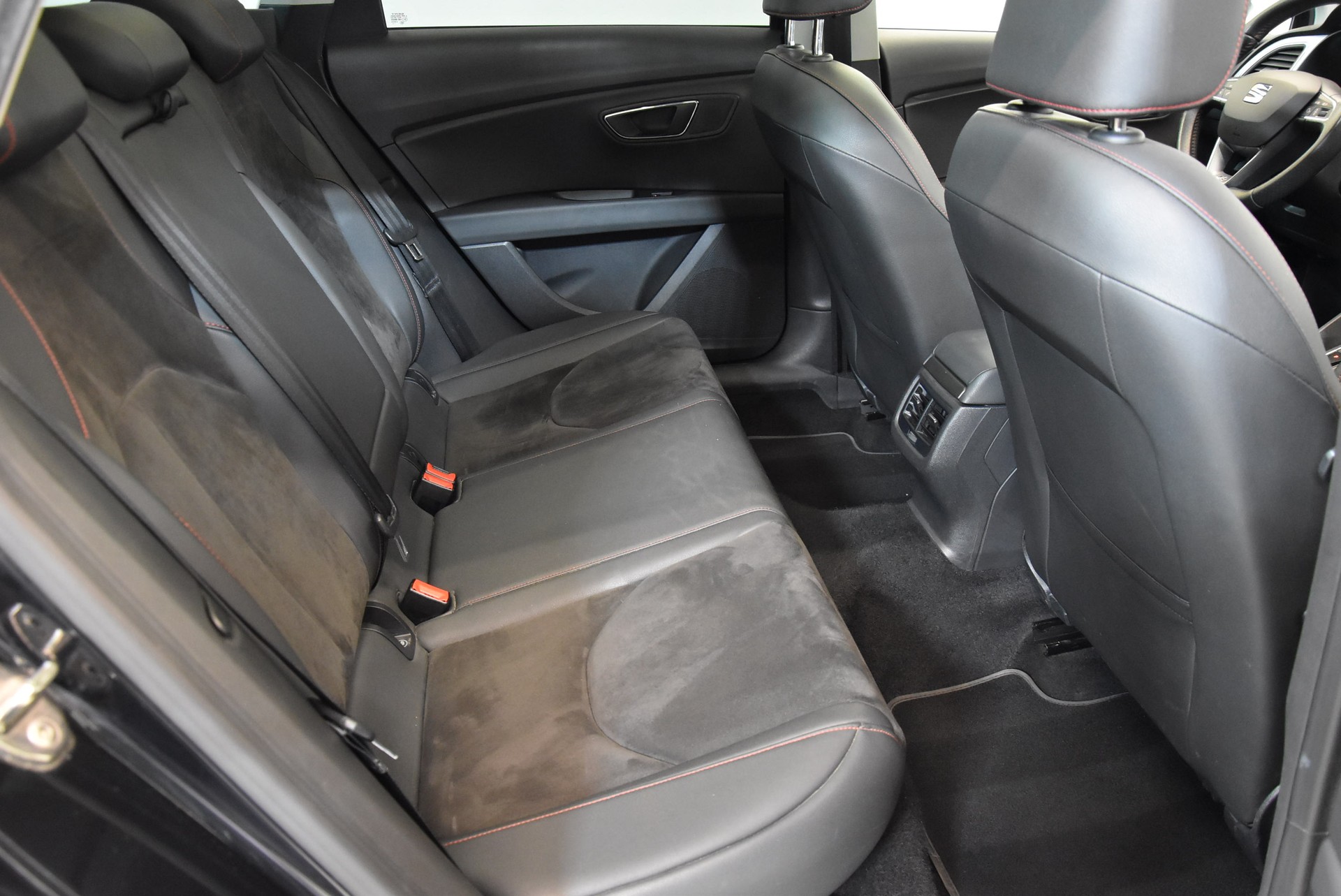 SEAT Leon ST 1.8 TSI FR DSG-image-7
