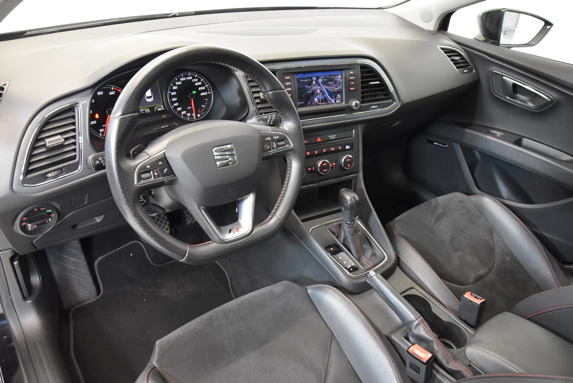 SEAT Leon ST 1.8 TSI FR DSG-image-5