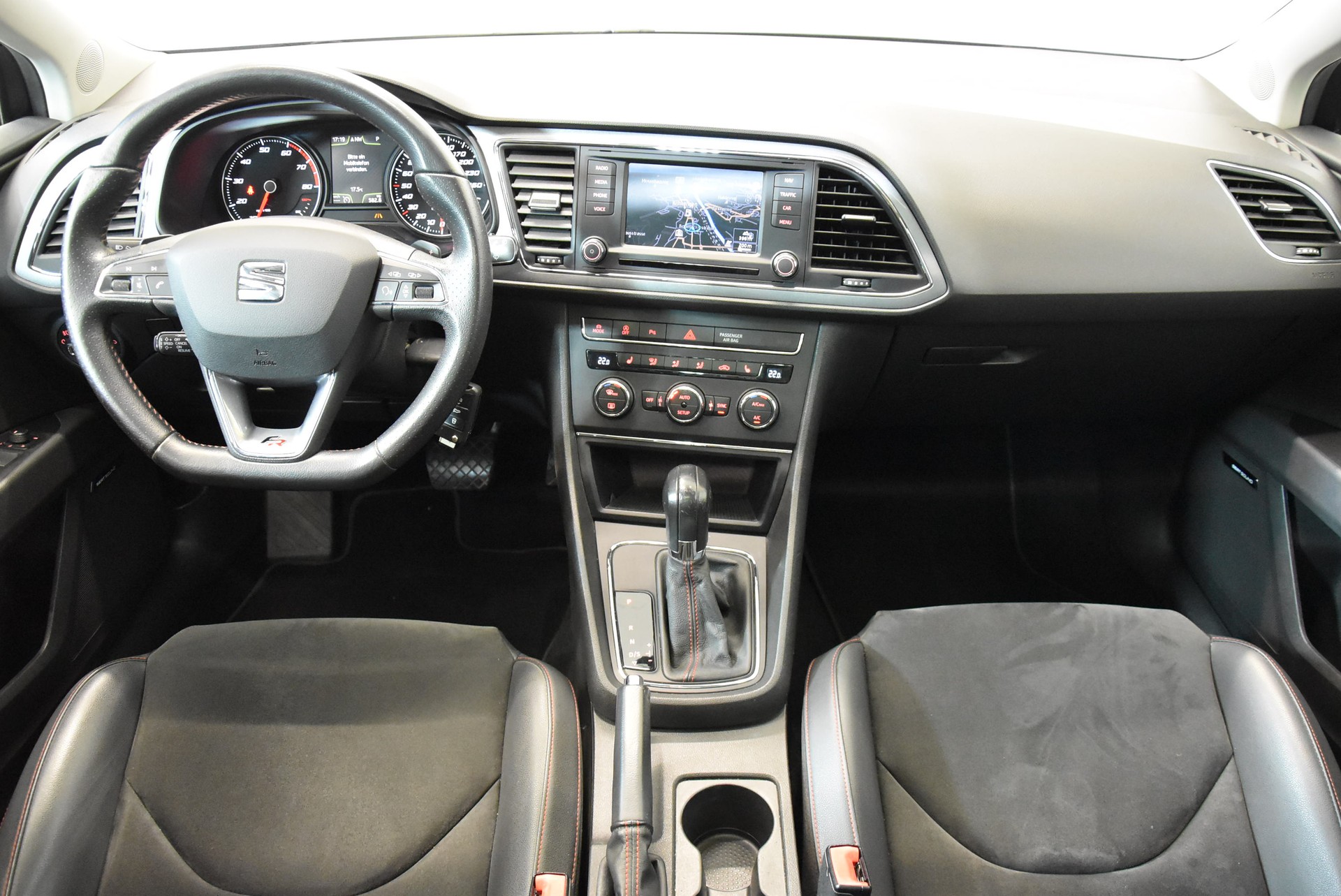 SEAT Leon ST 1.8 TSI FR DSG-image-3