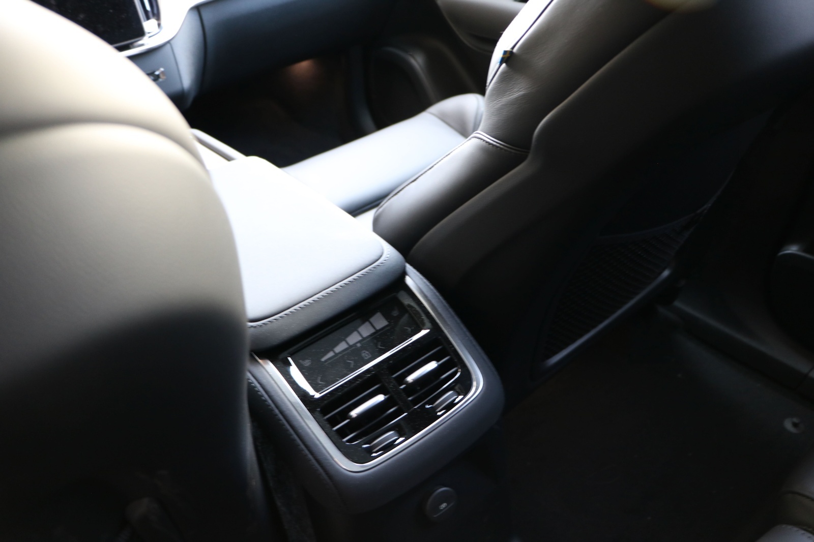 VOLVO XC90 T8 AWD PluginHybrid Dark Edition Geartronic-image-22