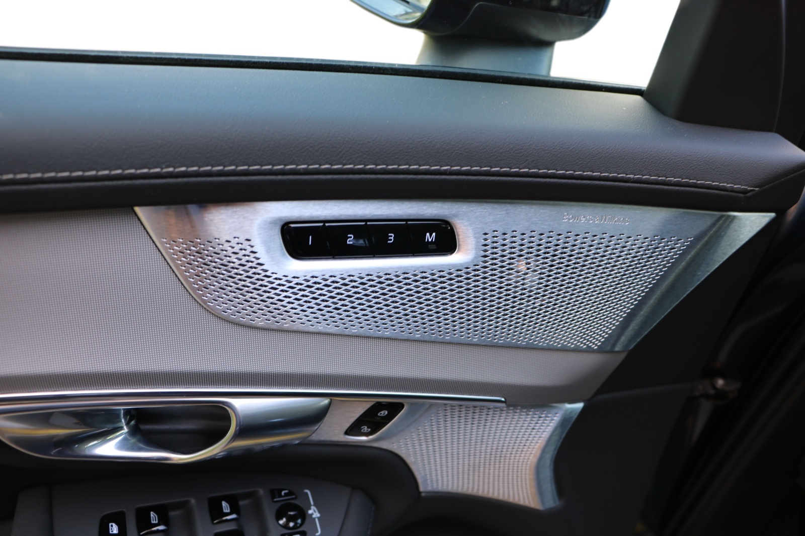 VOLVO XC90 T8 AWD PluginHybrid Dark Edition Geartronic-image-20