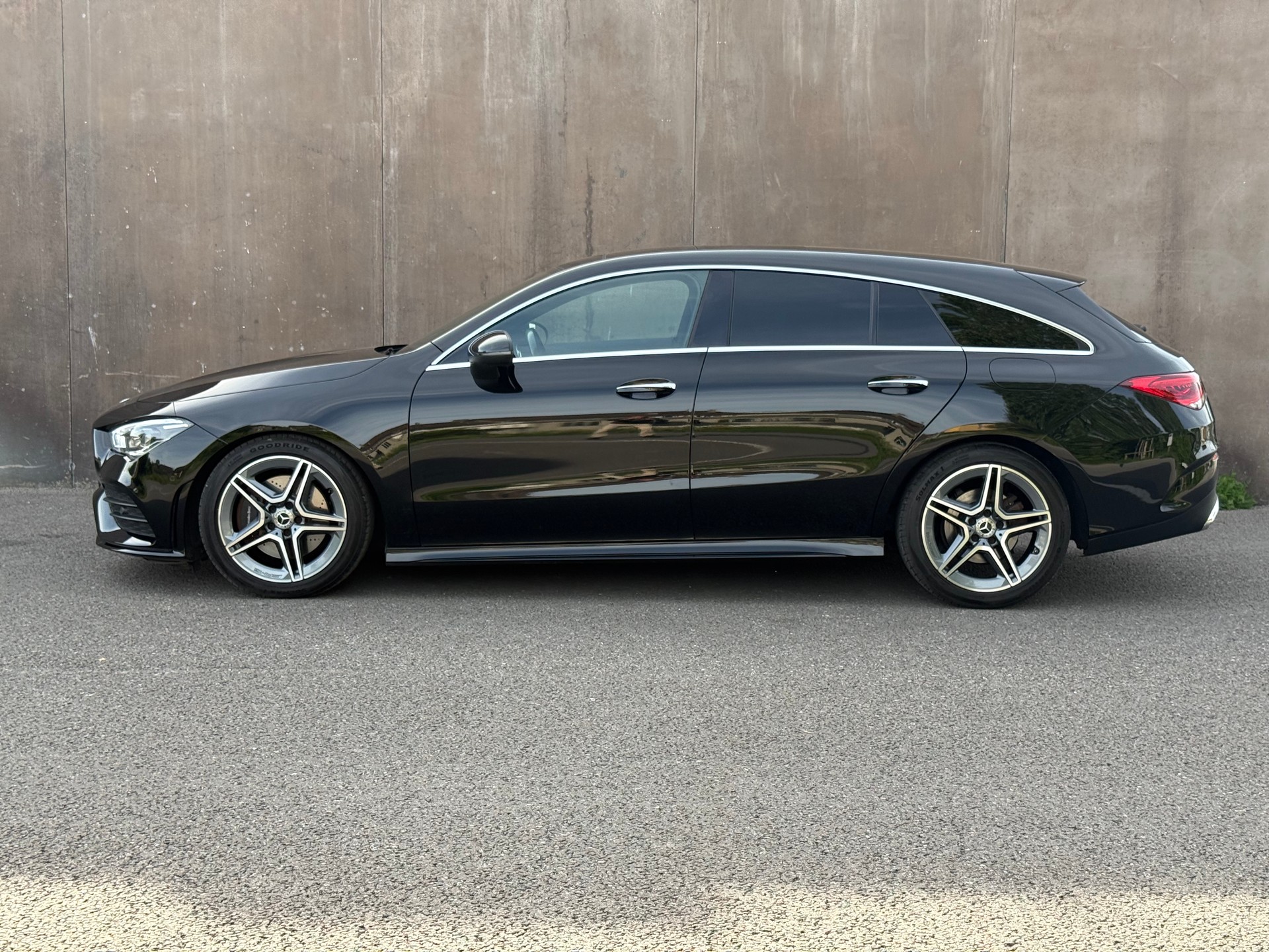 MERCEDES-BENZ CLA Shooting Brake 200 AMG Line 7G-DCT-showroom-element-1