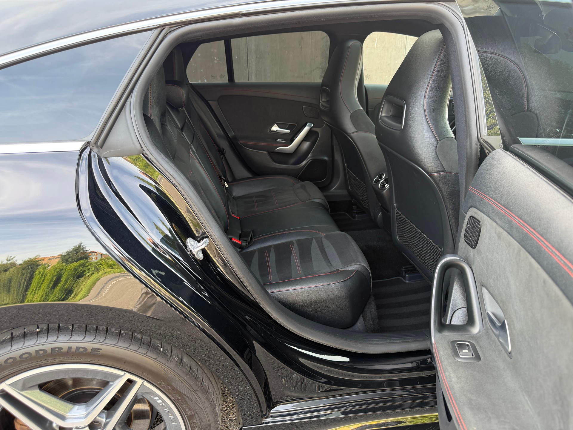 MERCEDES-BENZ CLA Shooting Brake 200 AMG Line 7G-DCT-image-13
