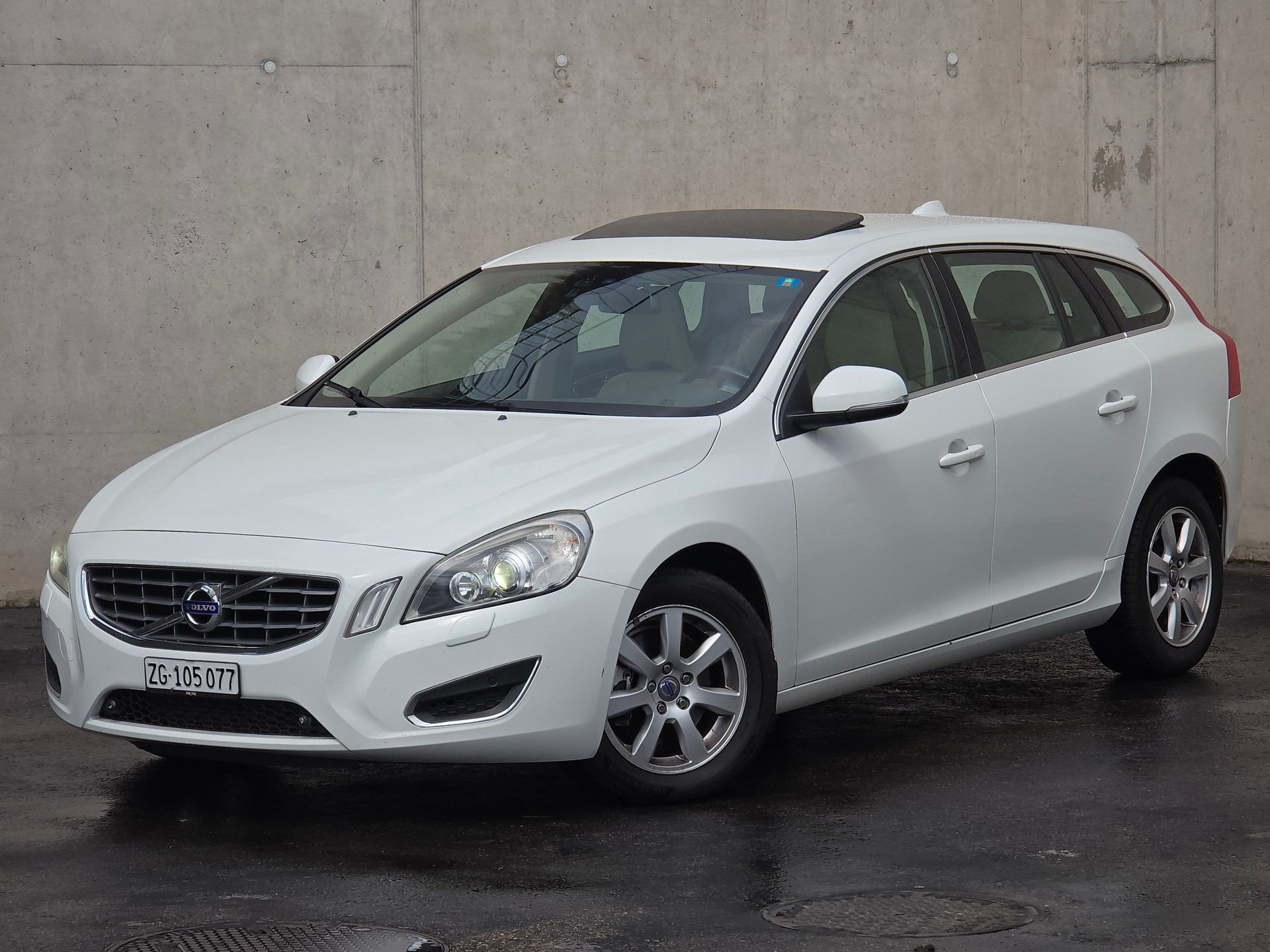 VOLVO V60 D3 Momentum-image-0