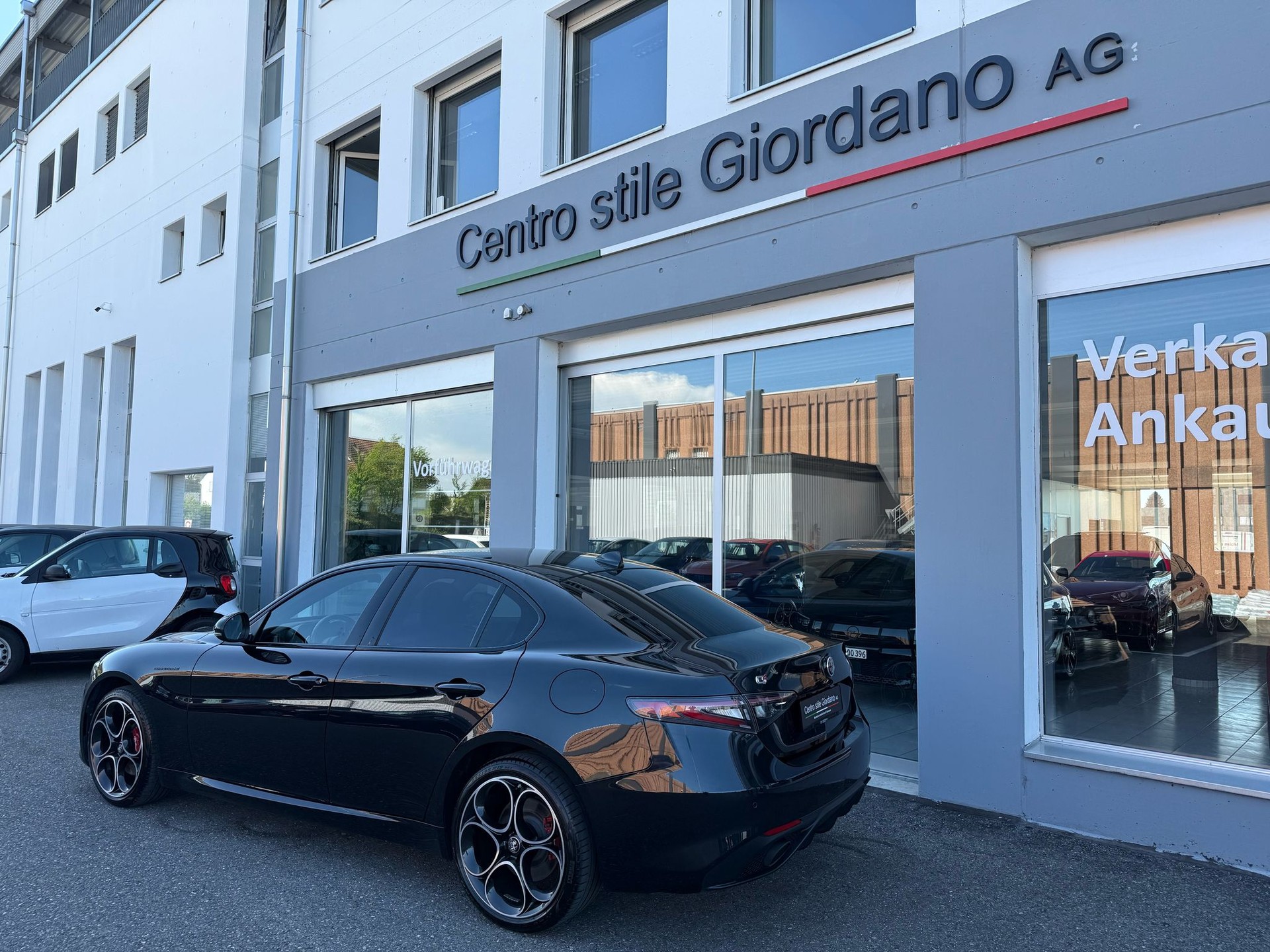 ALFA ROMEO Giulia 2.0 Competizione 280PS Q4 AT8 MY23/24-showroom-element-2