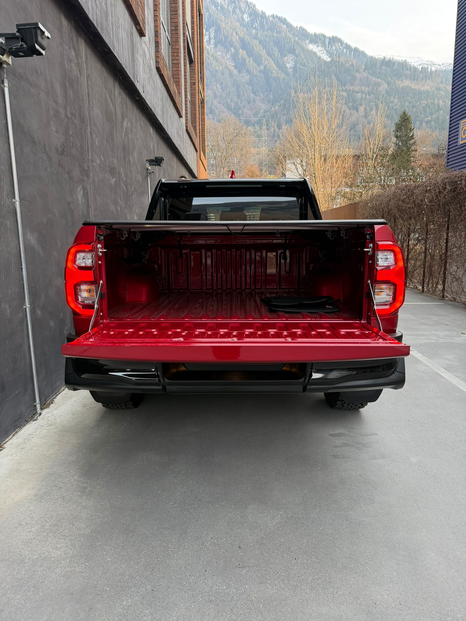 TOYOTA Hilux 2.8d GR Sport II Double Cab 4x4 A-image-5