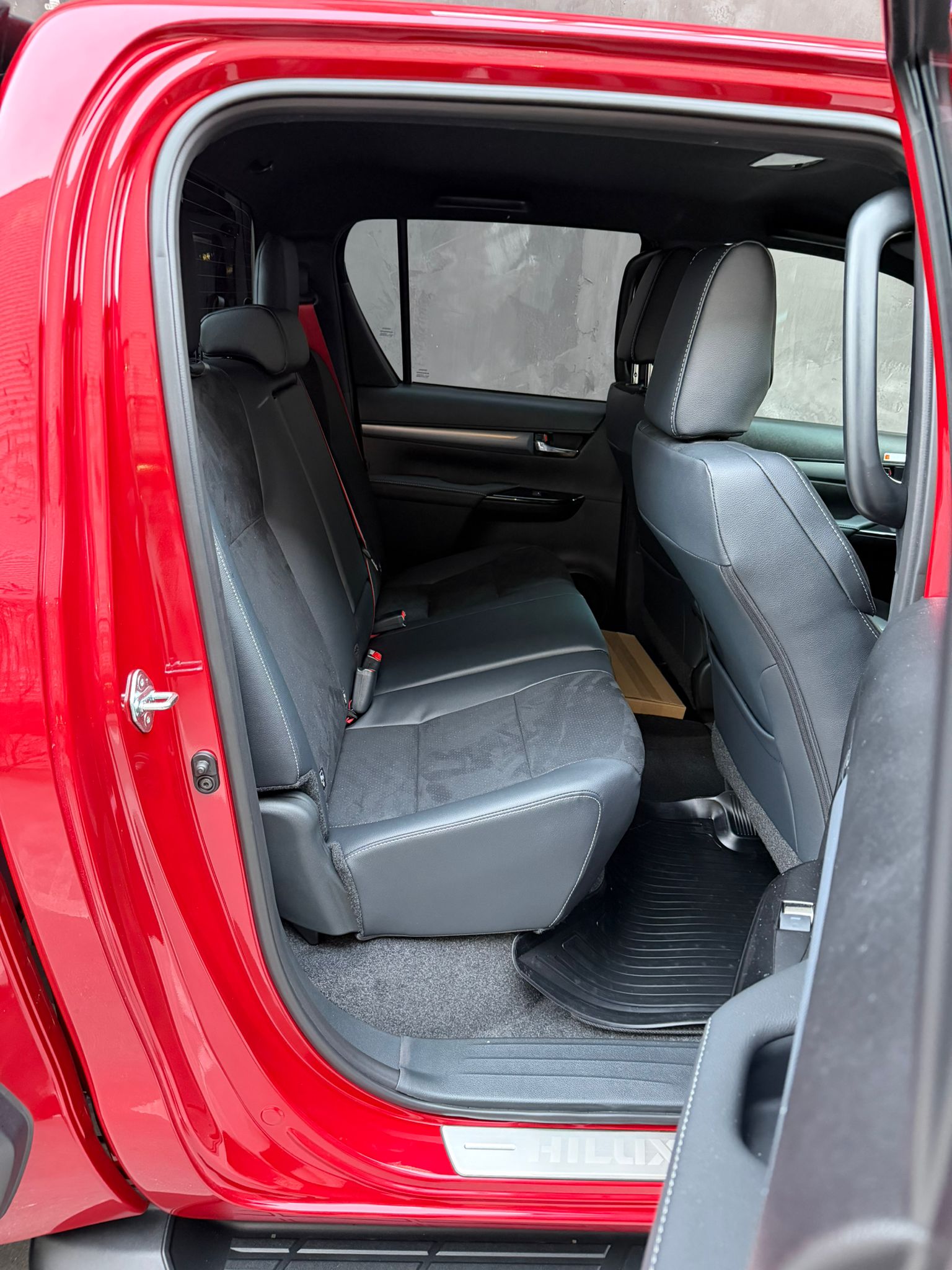 TOYOTA Hilux 2.8d GR Sport II Double Cab 4x4 A-image-7