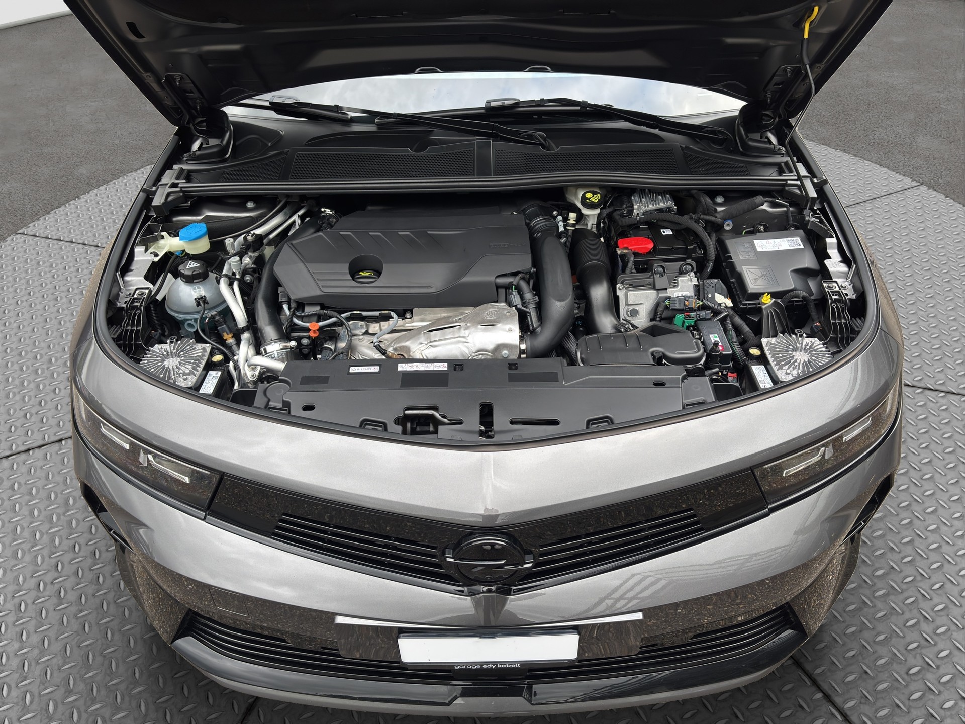 OPEL Astra 1.6 PHEV Turbo GSe A-image-24