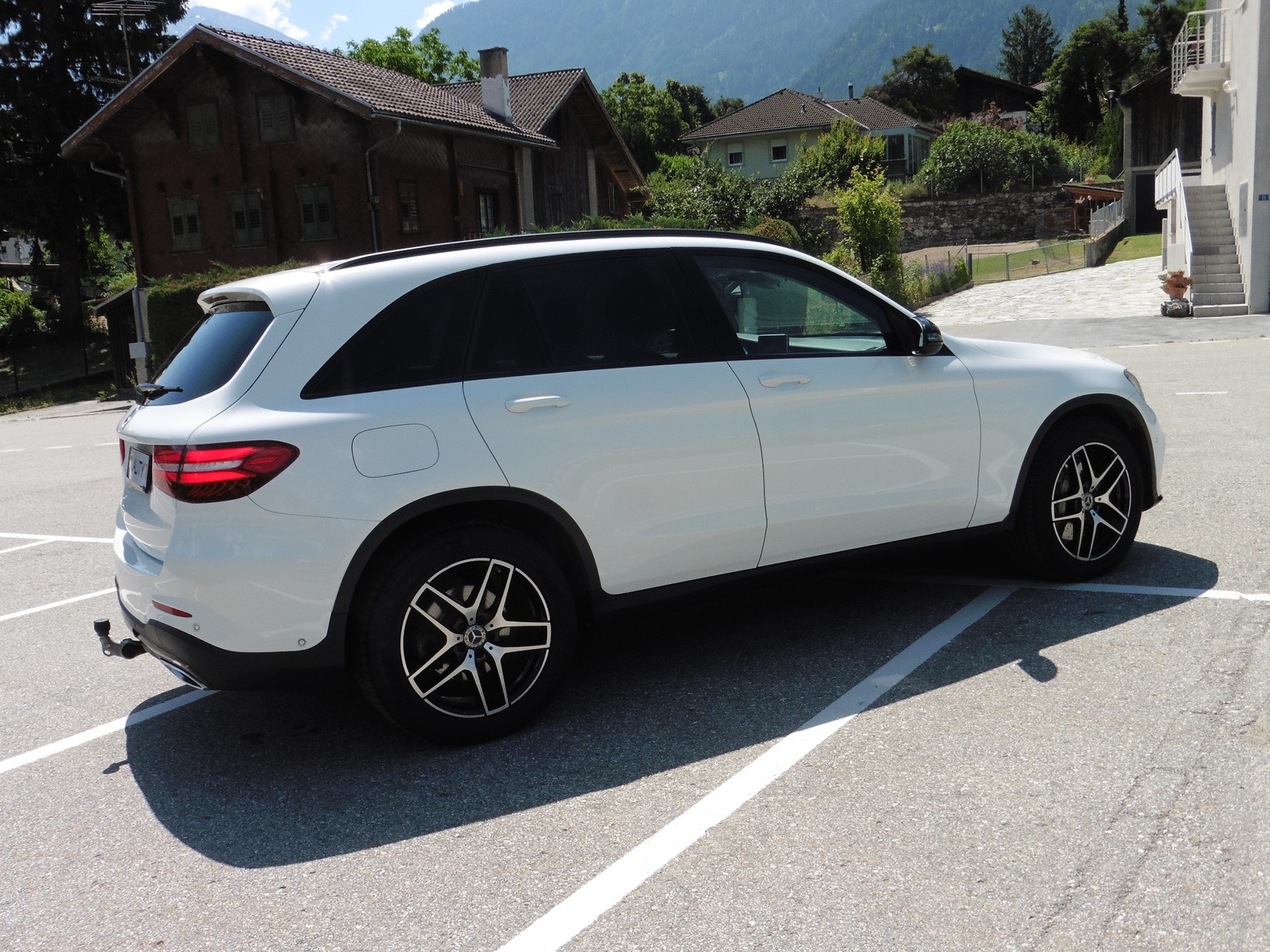 MERCEDES-BENZ GLC 250 d AMG Line 4Matic 9G-Tronic-image-11