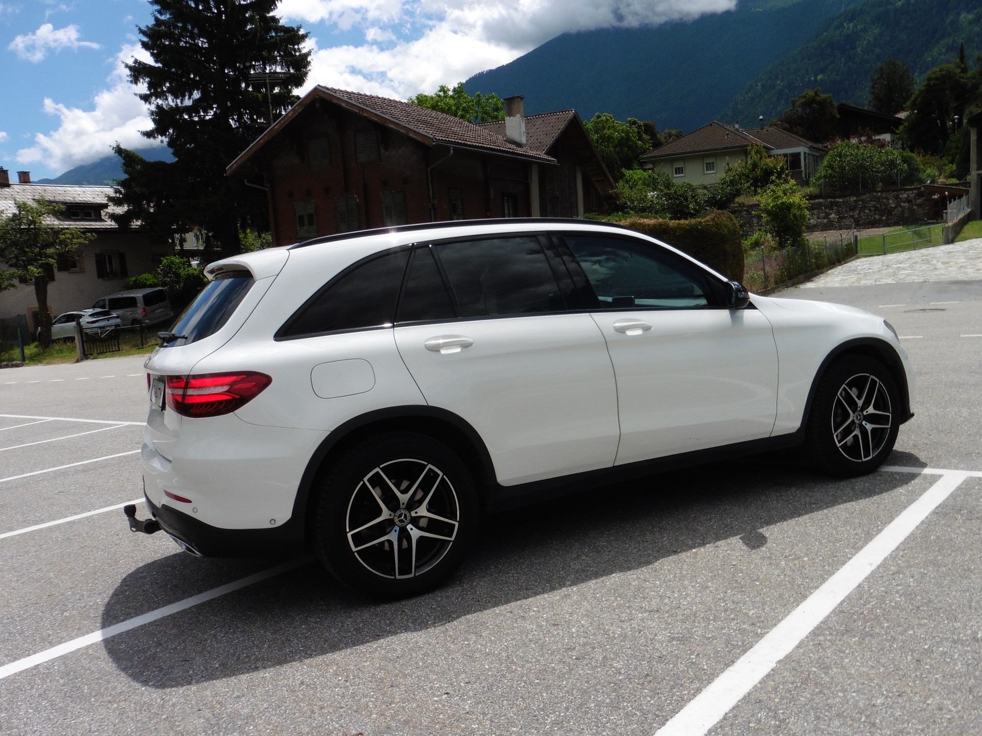 MERCEDES-BENZ GLC 250 d AMG Line 4Matic 9G-Tronic-image-5