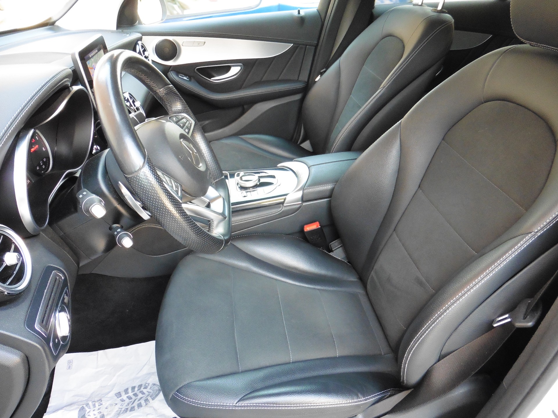 MERCEDES-BENZ GLC 250 d AMG Line 4Matic 9G-Tronic-image-17