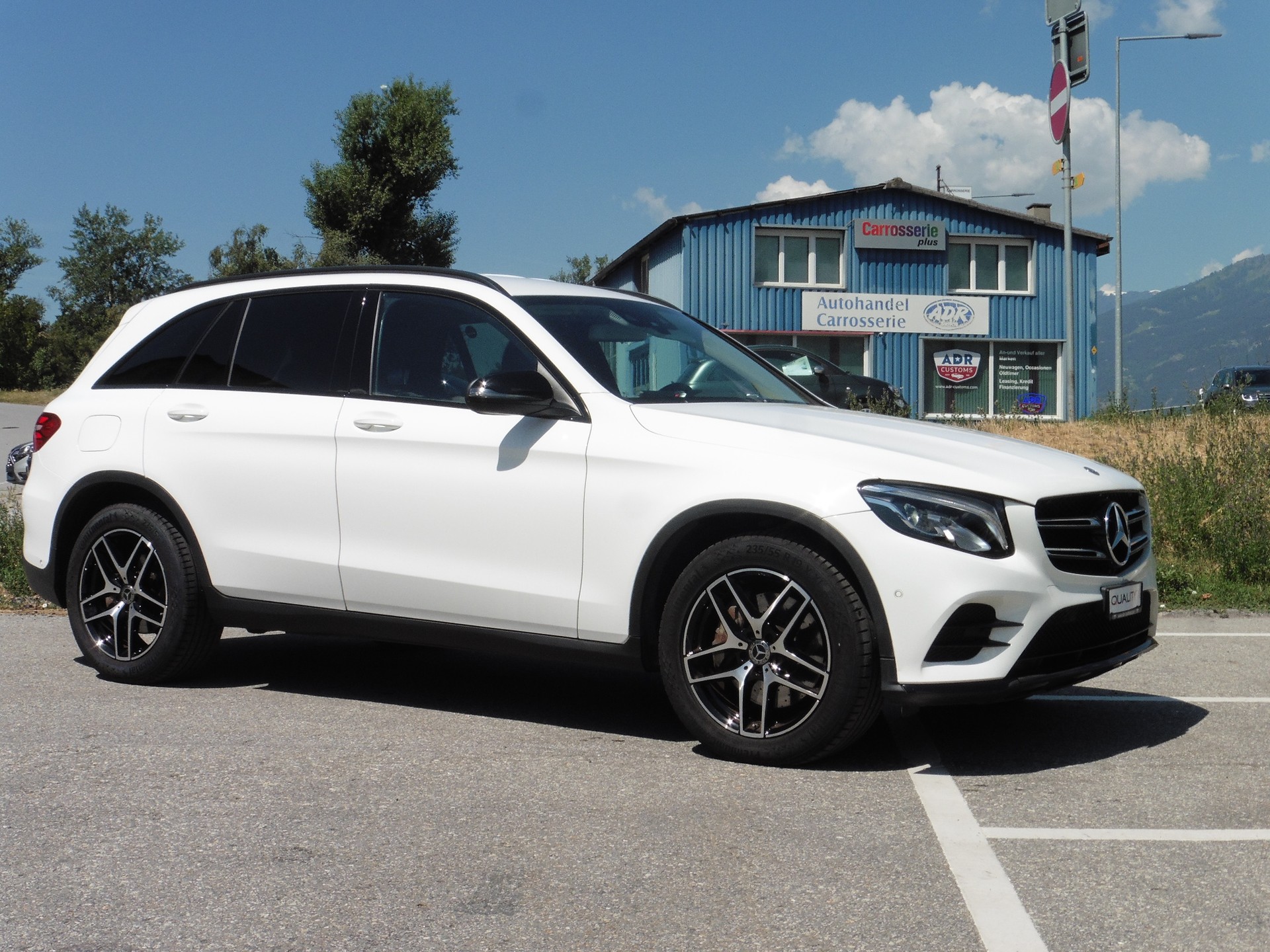 MERCEDES-BENZ GLC 250 d AMG Line 4Matic 9G-Tronic-image-2