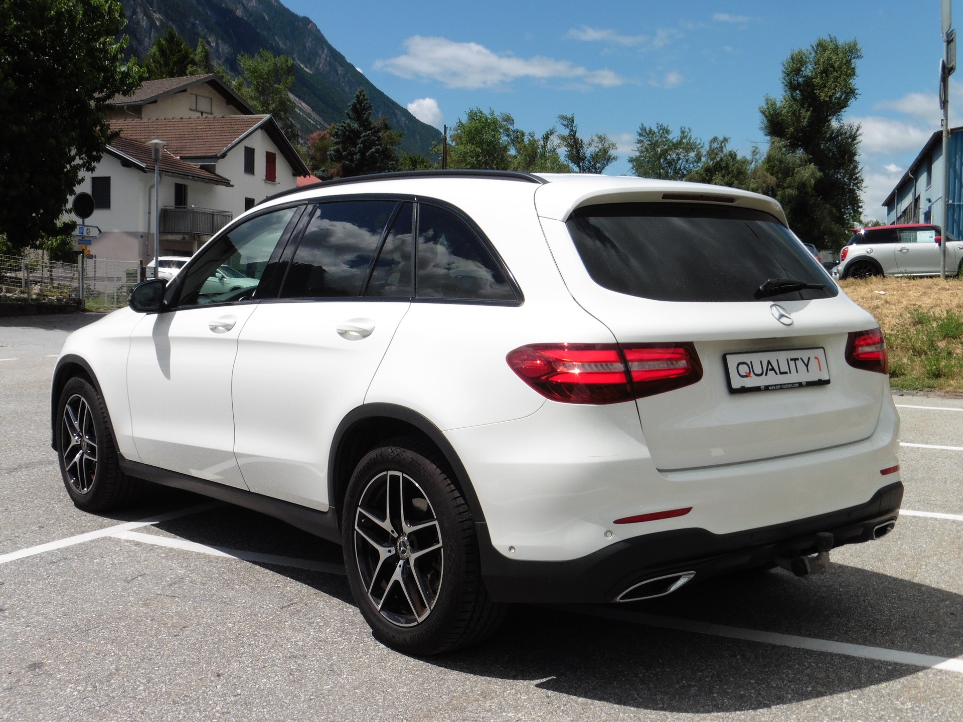 MERCEDES-BENZ GLC 250 d AMG Line 4Matic 9G-Tronic-showroom-element-2