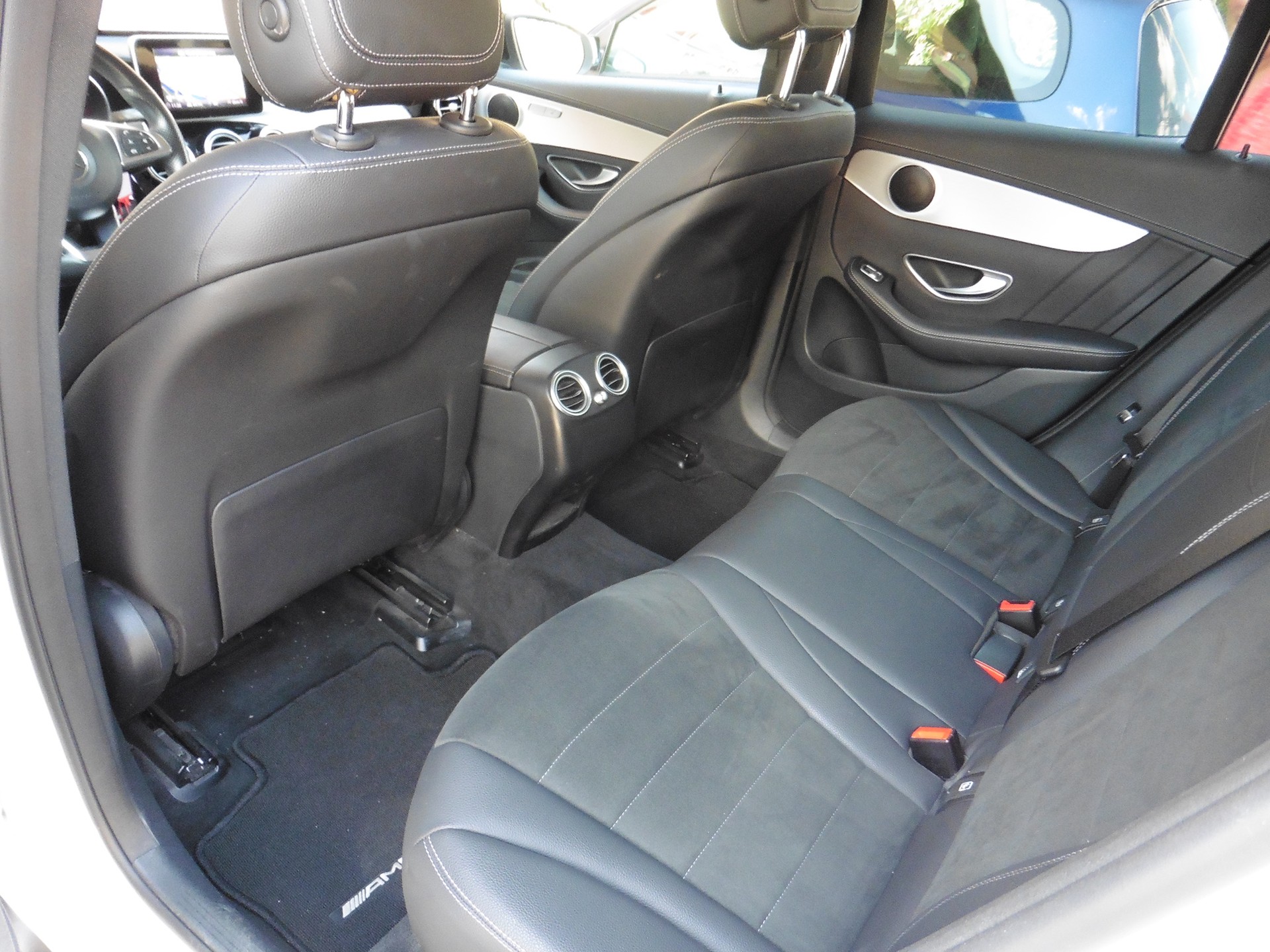 MERCEDES-BENZ GLC 250 d AMG Line 4Matic 9G-Tronic-image-15