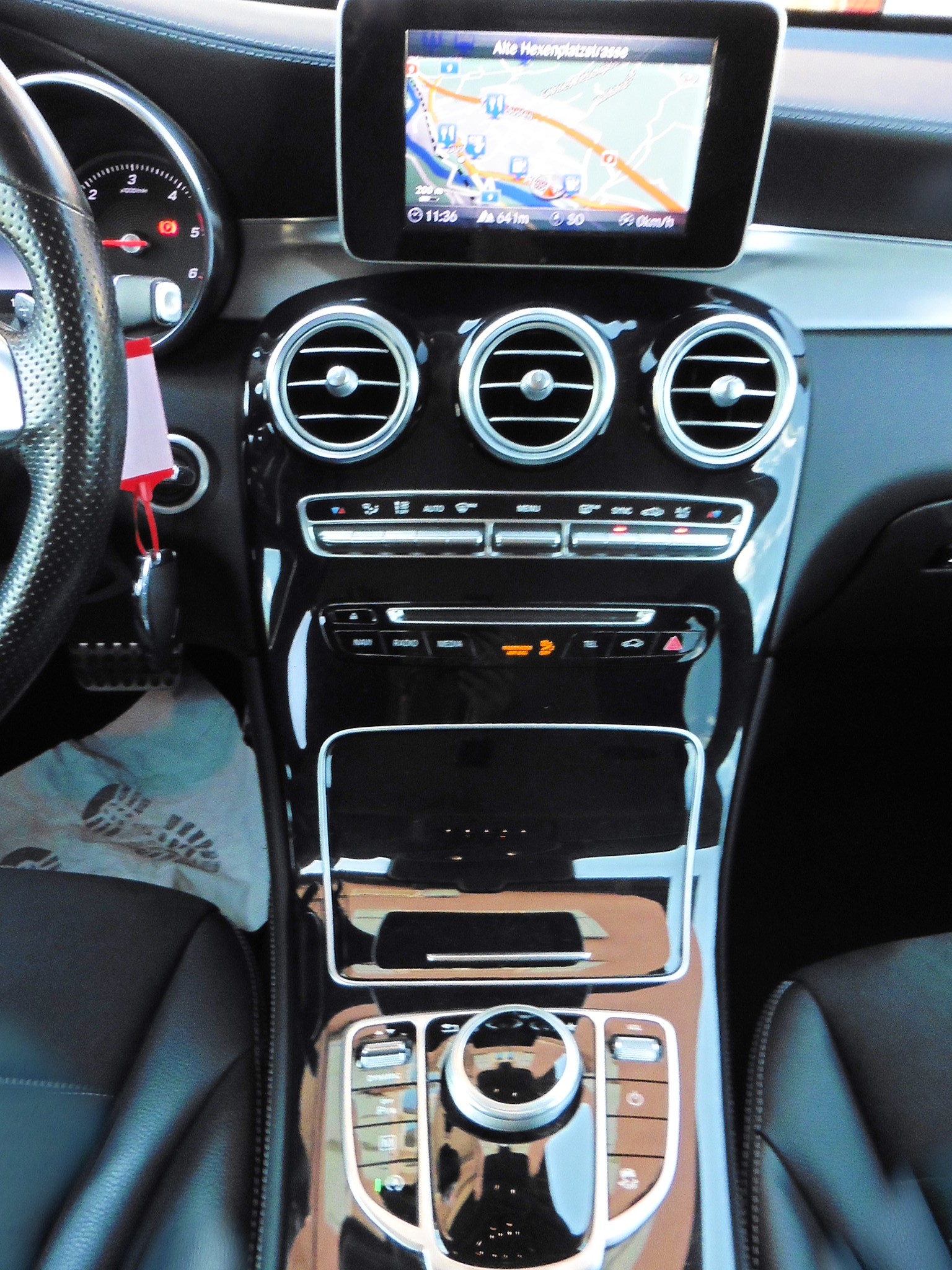 MERCEDES-BENZ GLC 250 d AMG Line 4Matic 9G-Tronic-image-14