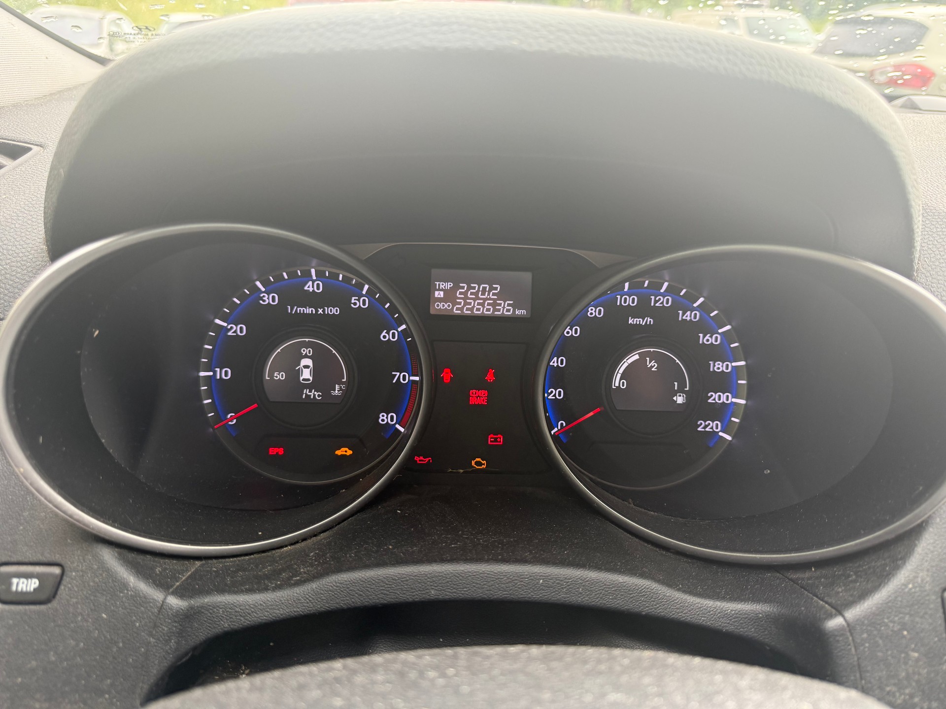 HYUNDAI iX 35 2.0 Premium 4WD-image-8