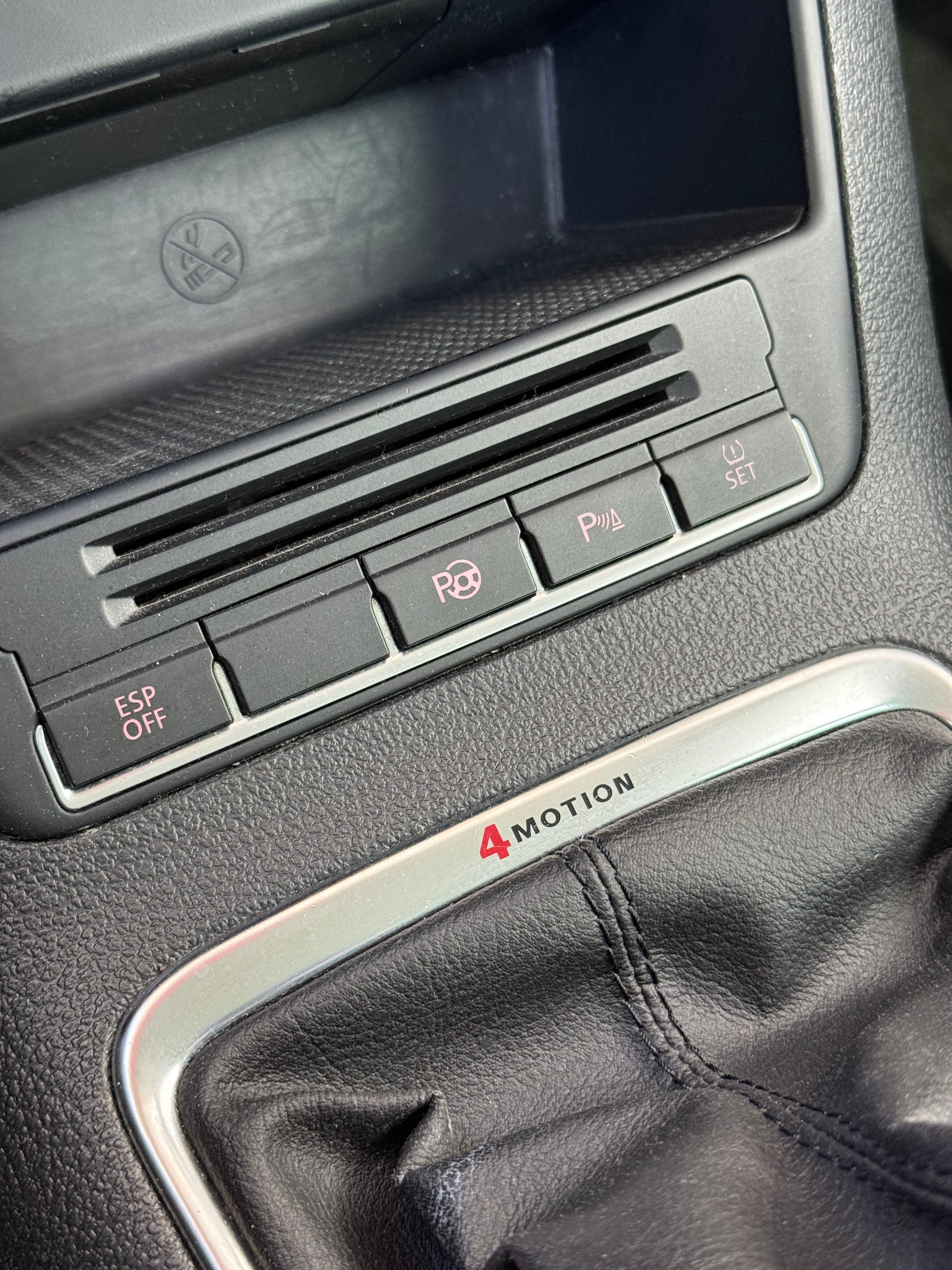 VW Tiguan 2.0 TSI Sport&Style-image-11