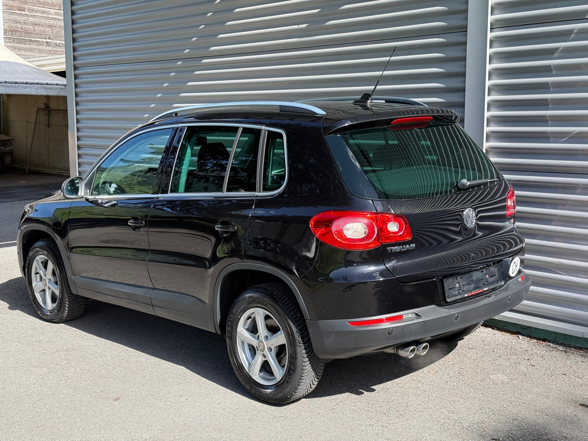 VW Tiguan 2.0 TSI Sport&Style-image-2