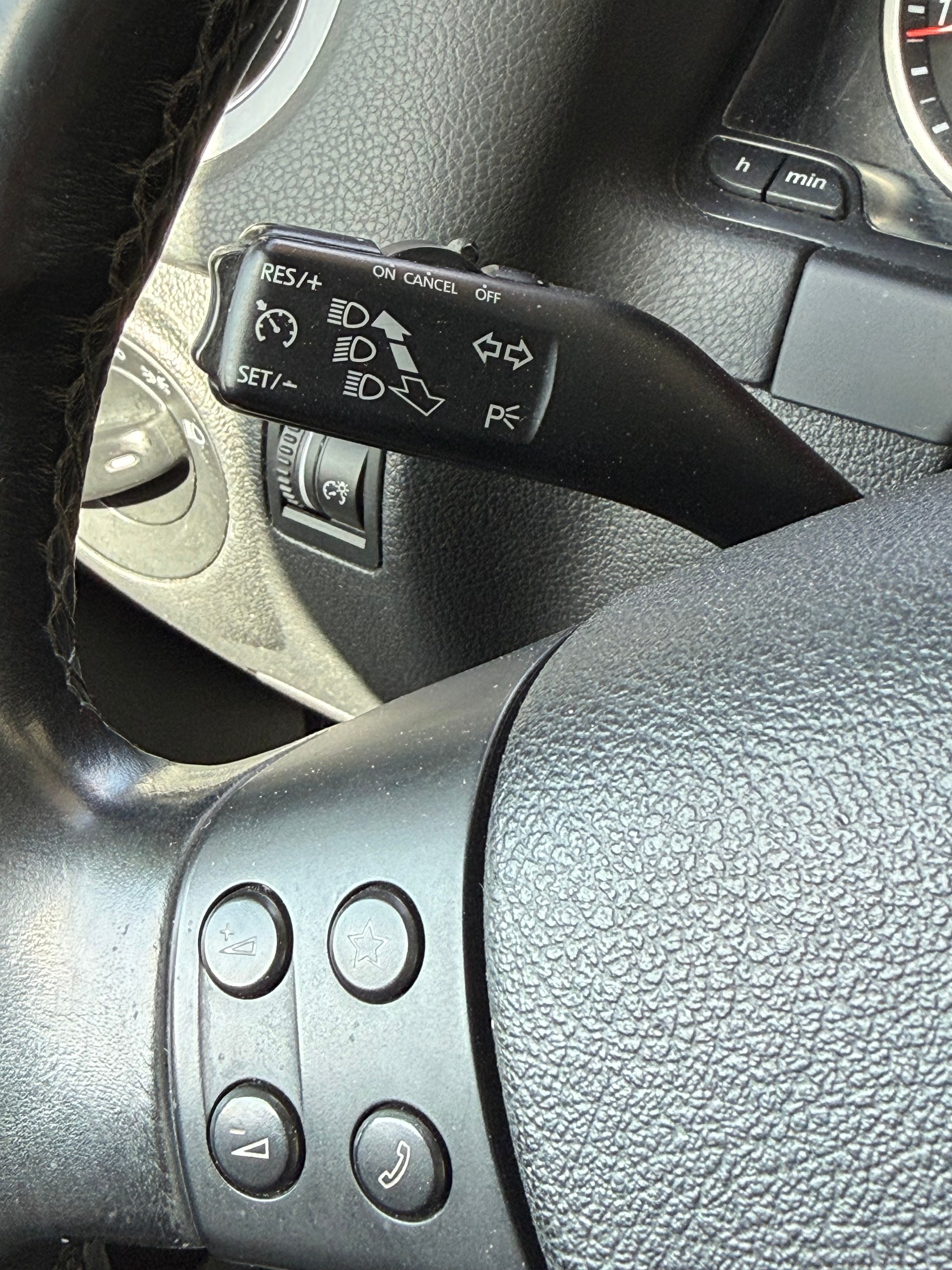 VW Tiguan 2.0 TSI Sport&Style-image-10