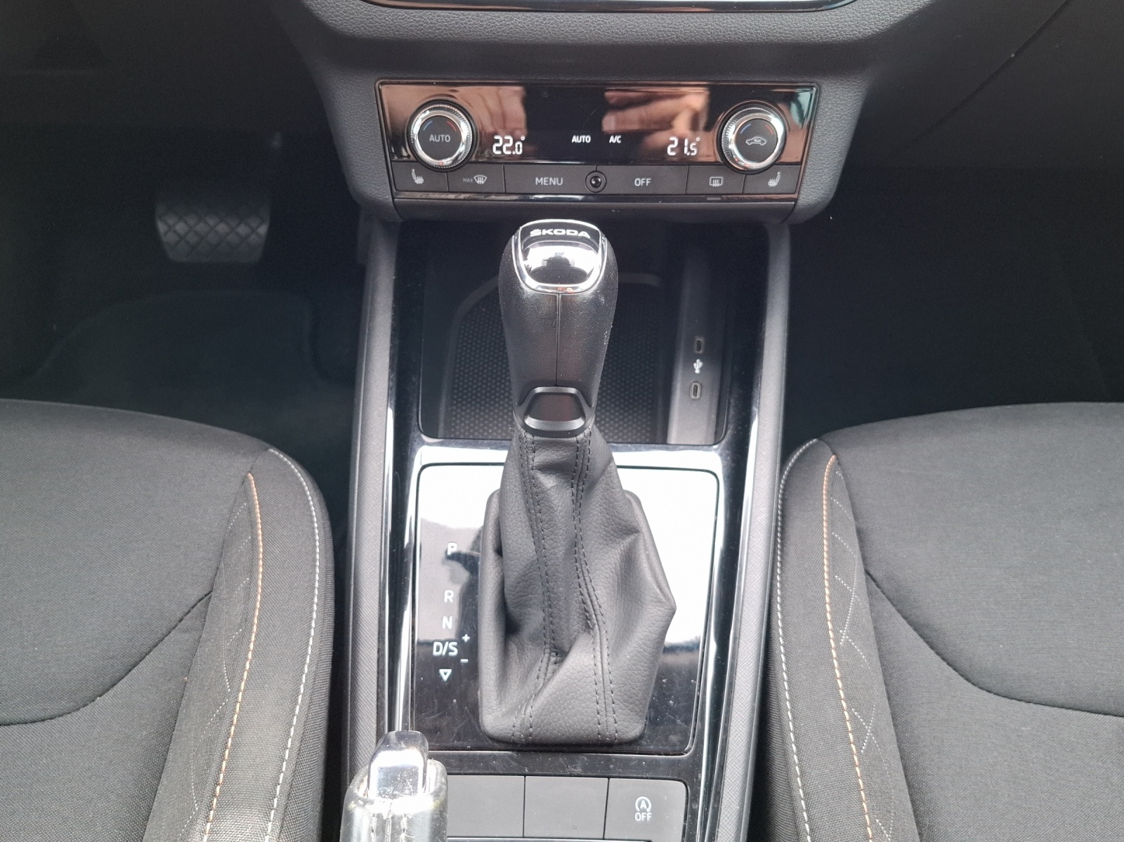 SKODA Kamiq 1.0 TSI Ambition DSG-image-12