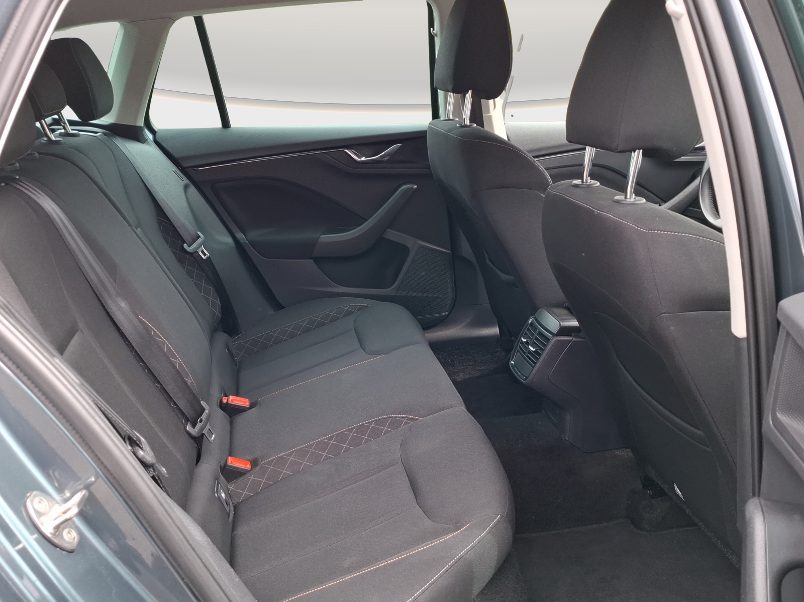 SKODA Kamiq 1.0 TSI Ambition DSG-image-10
