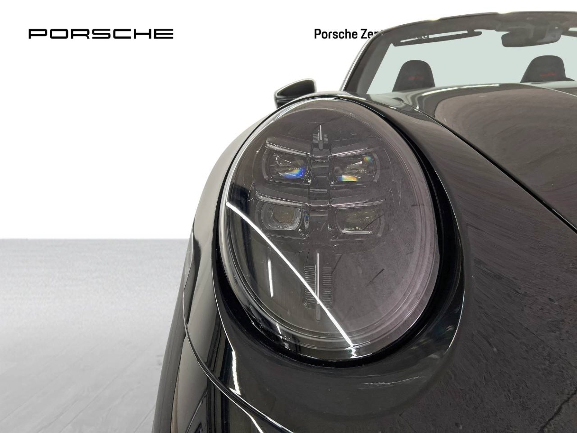PORSCHE 911 Carrera 4 GTS Cabriolet-image-12