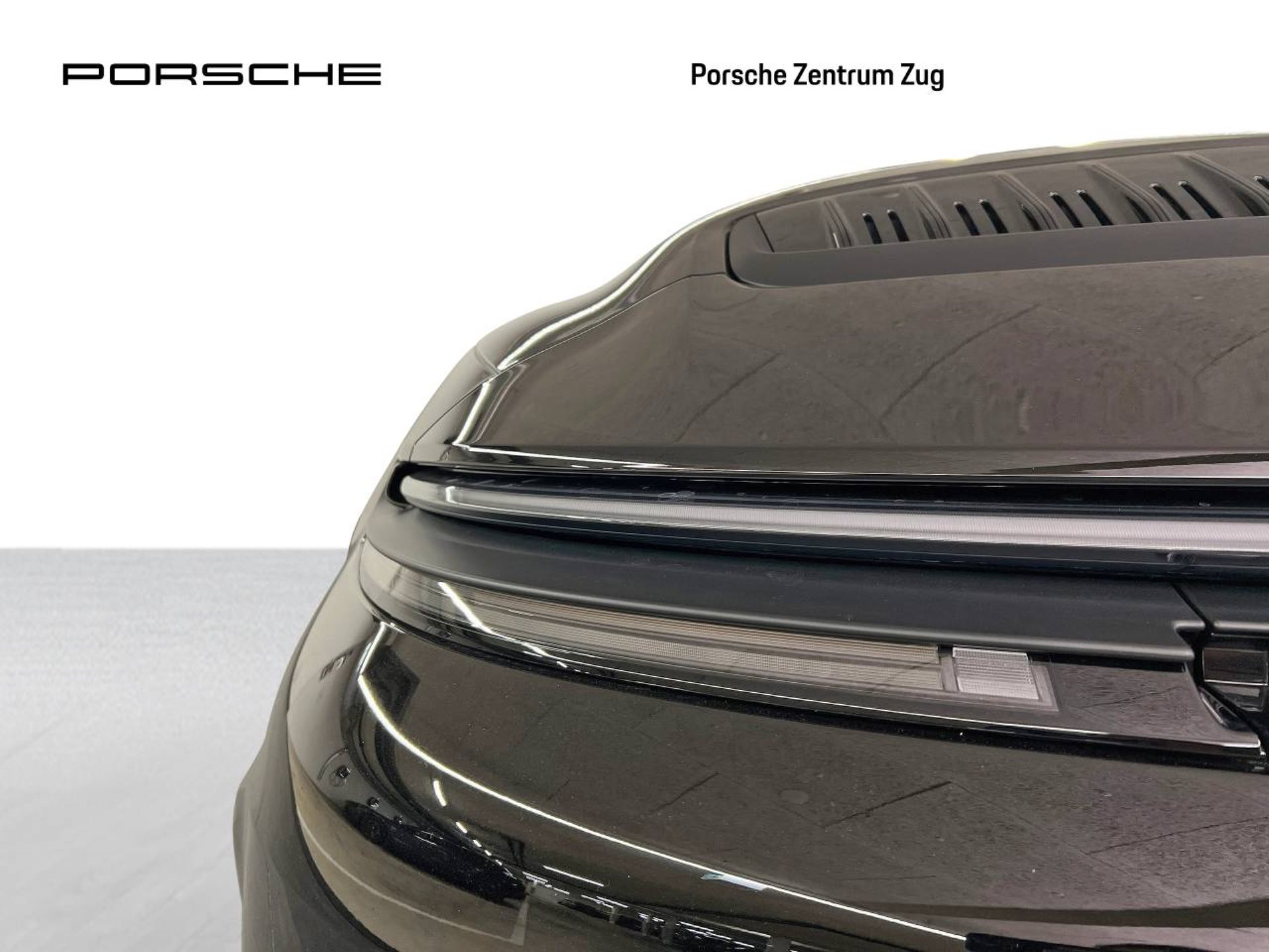 PORSCHE 911 Carrera 4 GTS Cabriolet-image-13