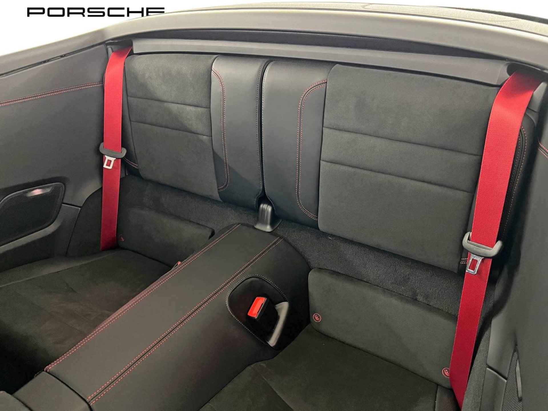 PORSCHE 911 Carrera 4 GTS Cabriolet-image-24