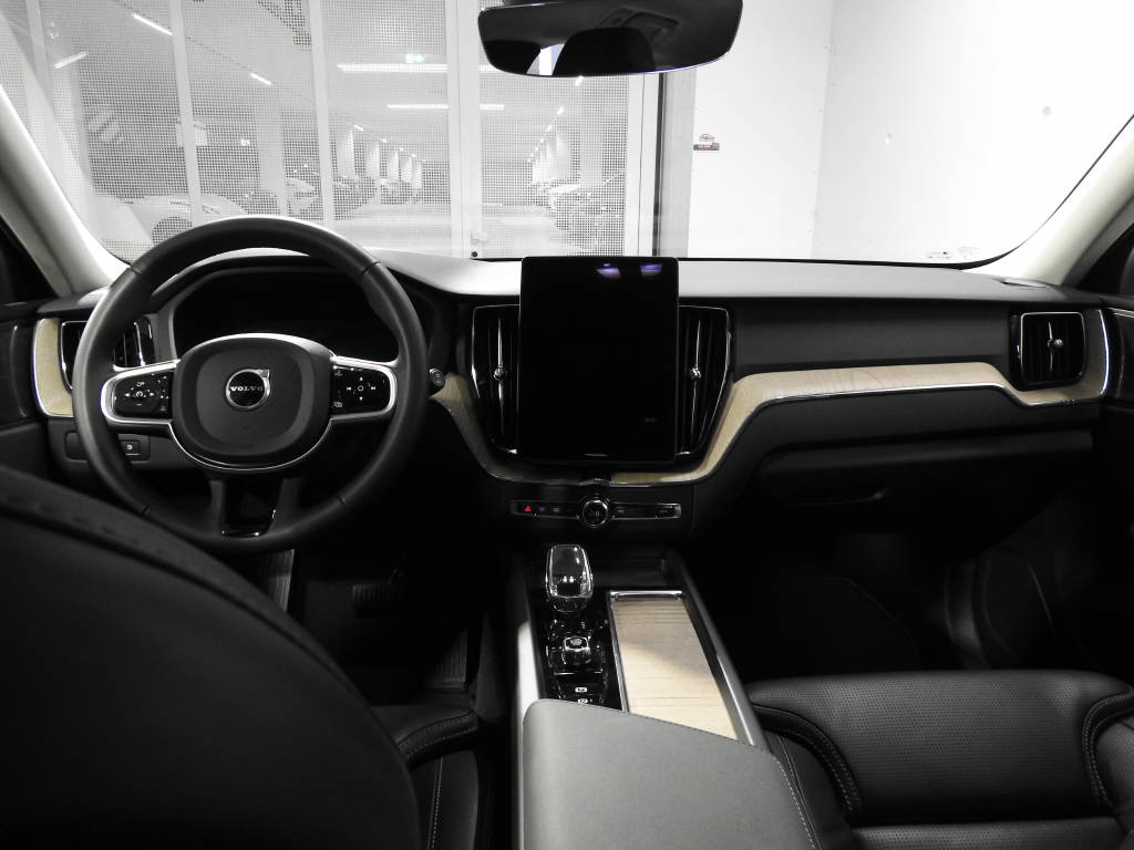 VOLVO XC60 2.0 T6 TE Plus Dark eAWD-image-6