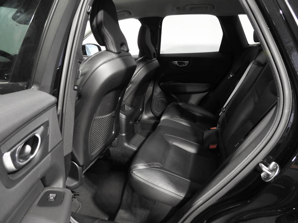 VOLVO XC60 2.0 T6 TE Plus Dark eAWD-image-8