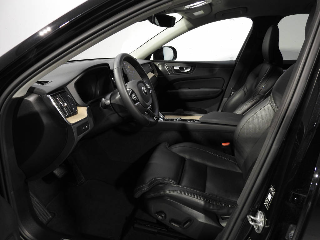 VOLVO XC60 2.0 T6 TE Plus Dark eAWD-image-7