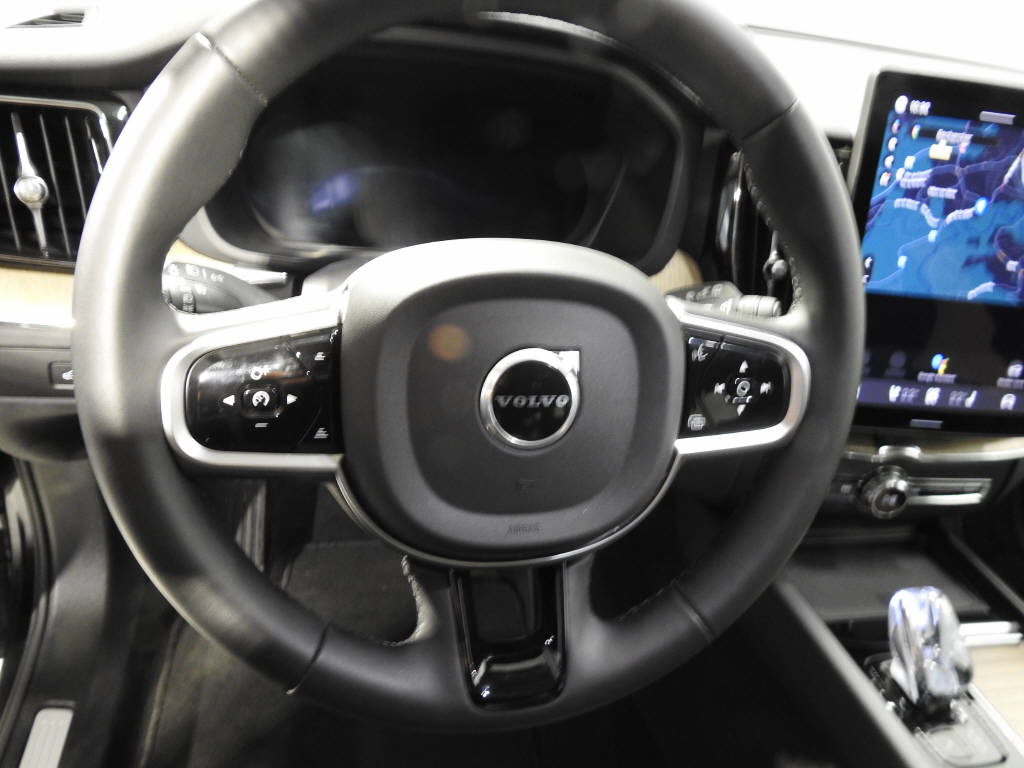 VOLVO XC60 2.0 T6 TE Plus Dark eAWD-image-5