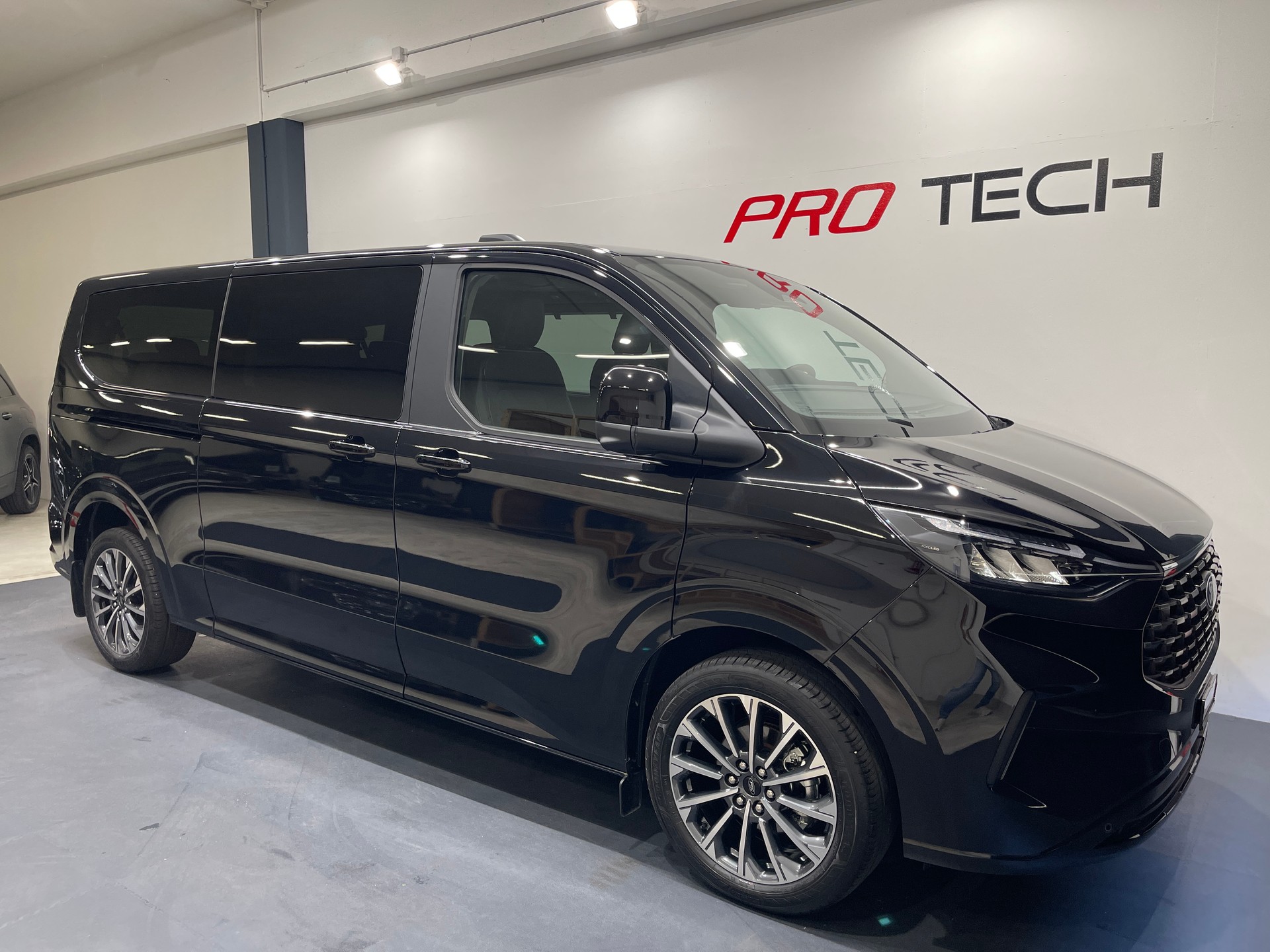 FORD Tourneo Bus 320 L2H1 TitaniumX Automat *5 JAHRE-200000KM GARANTIE*