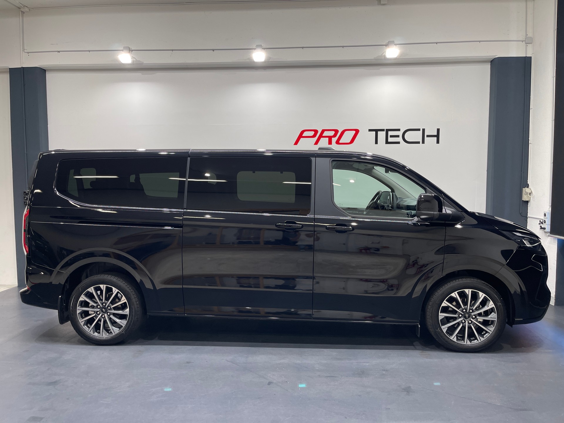 FORD Tourneo Bus 320 L2H1 TitaniumX Automat *5 JAHRE-200000KM GARANTIE*-showroom-element-1