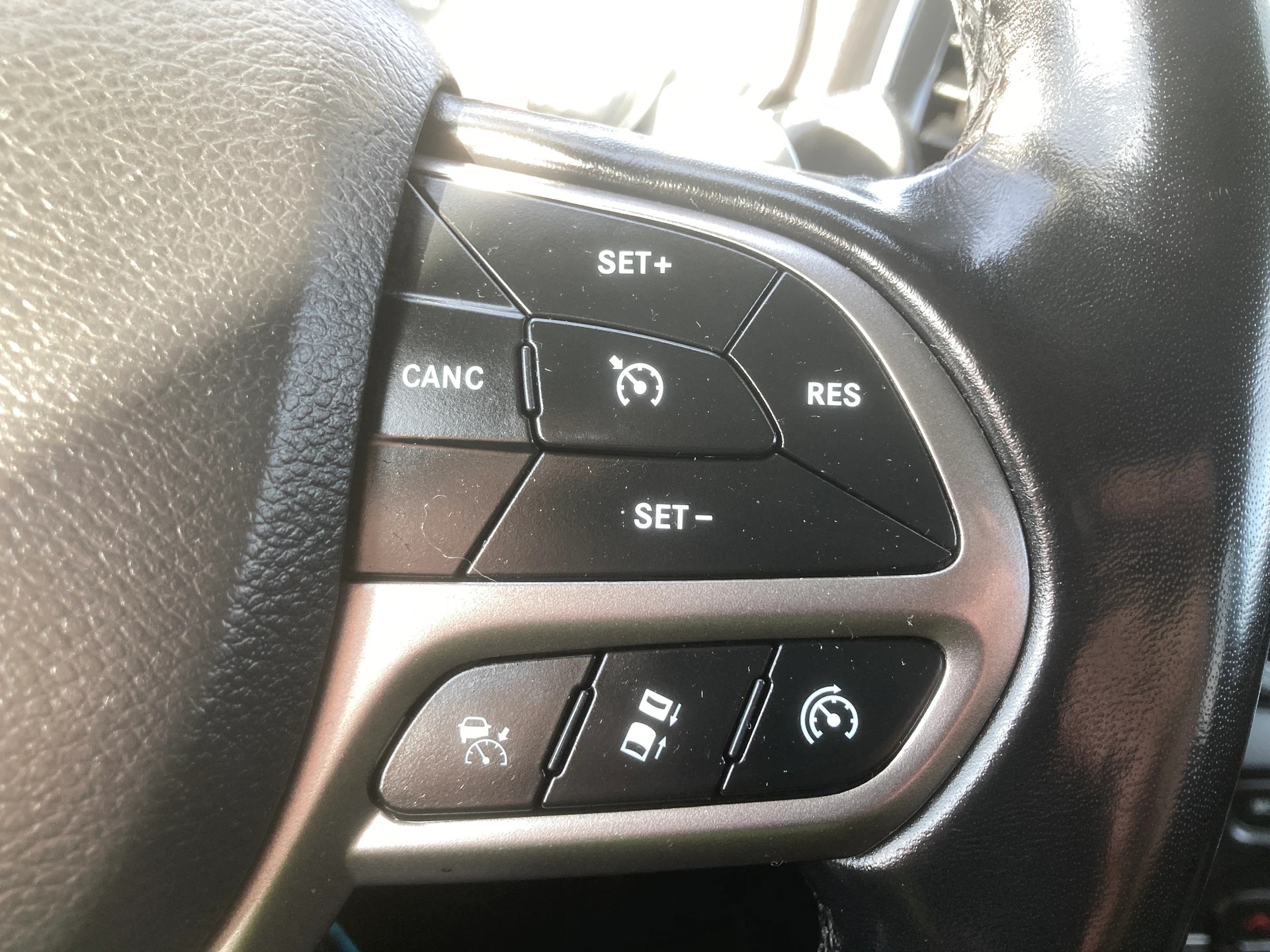 JEEP Cherokee 2.0 Overland AWD Drive I 9ATX mit Anhängerkupplung-image-12