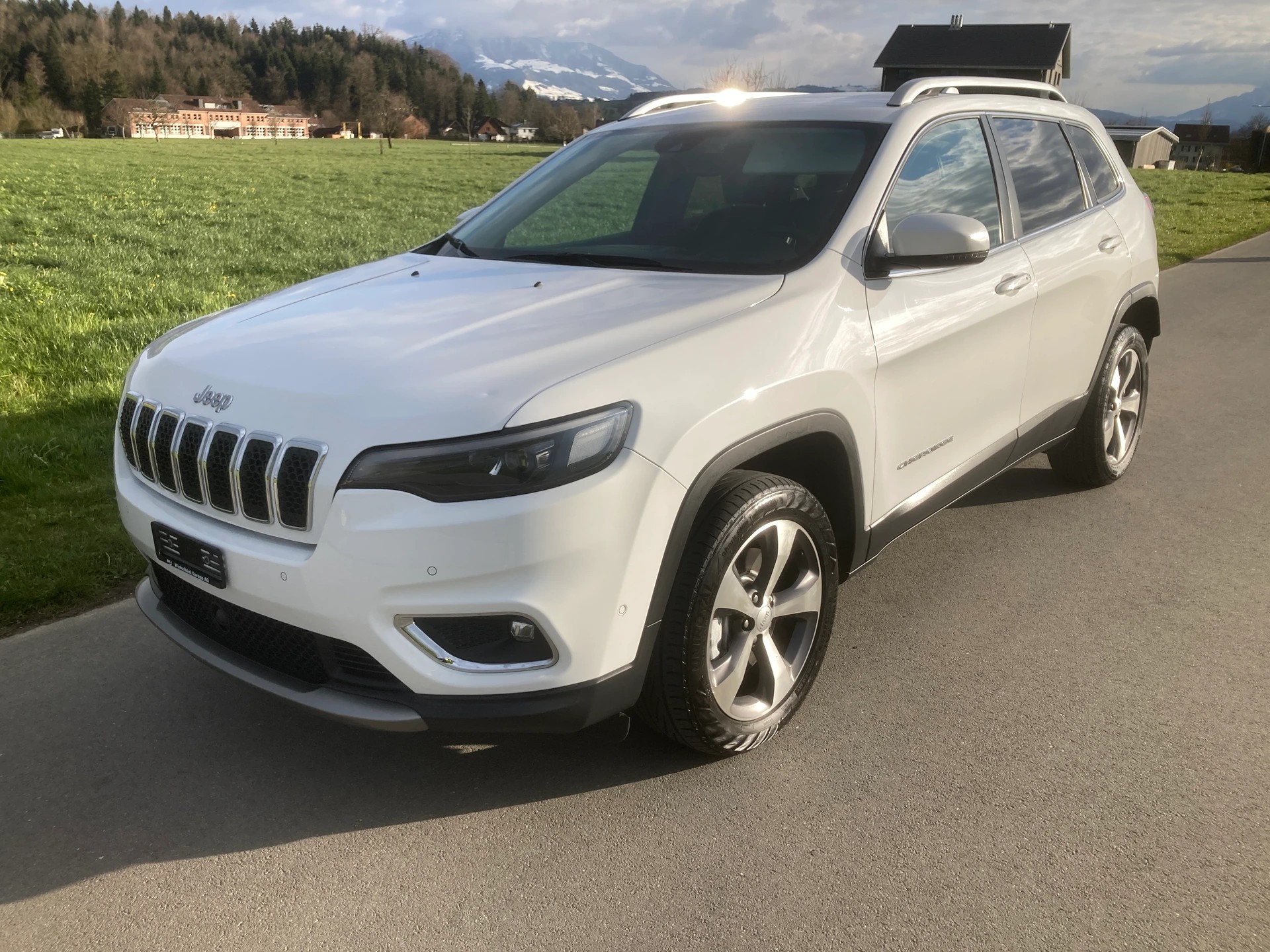 JEEP Cherokee 2.0 Overland AWD Drive I 9ATX mit Anhängerkupplung-image-0