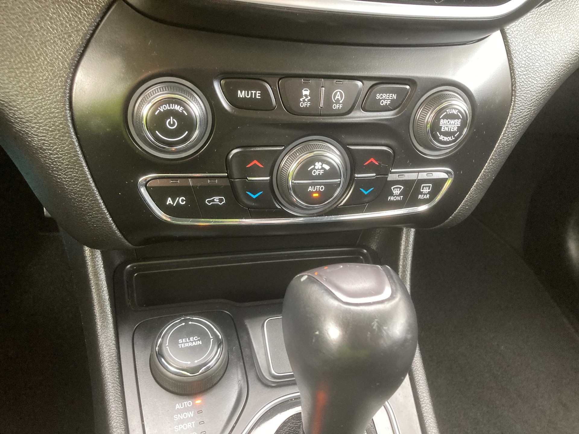 JEEP Cherokee 2.0 Overland AWD Drive I 9ATX mit Anhängerkupplung-image-11